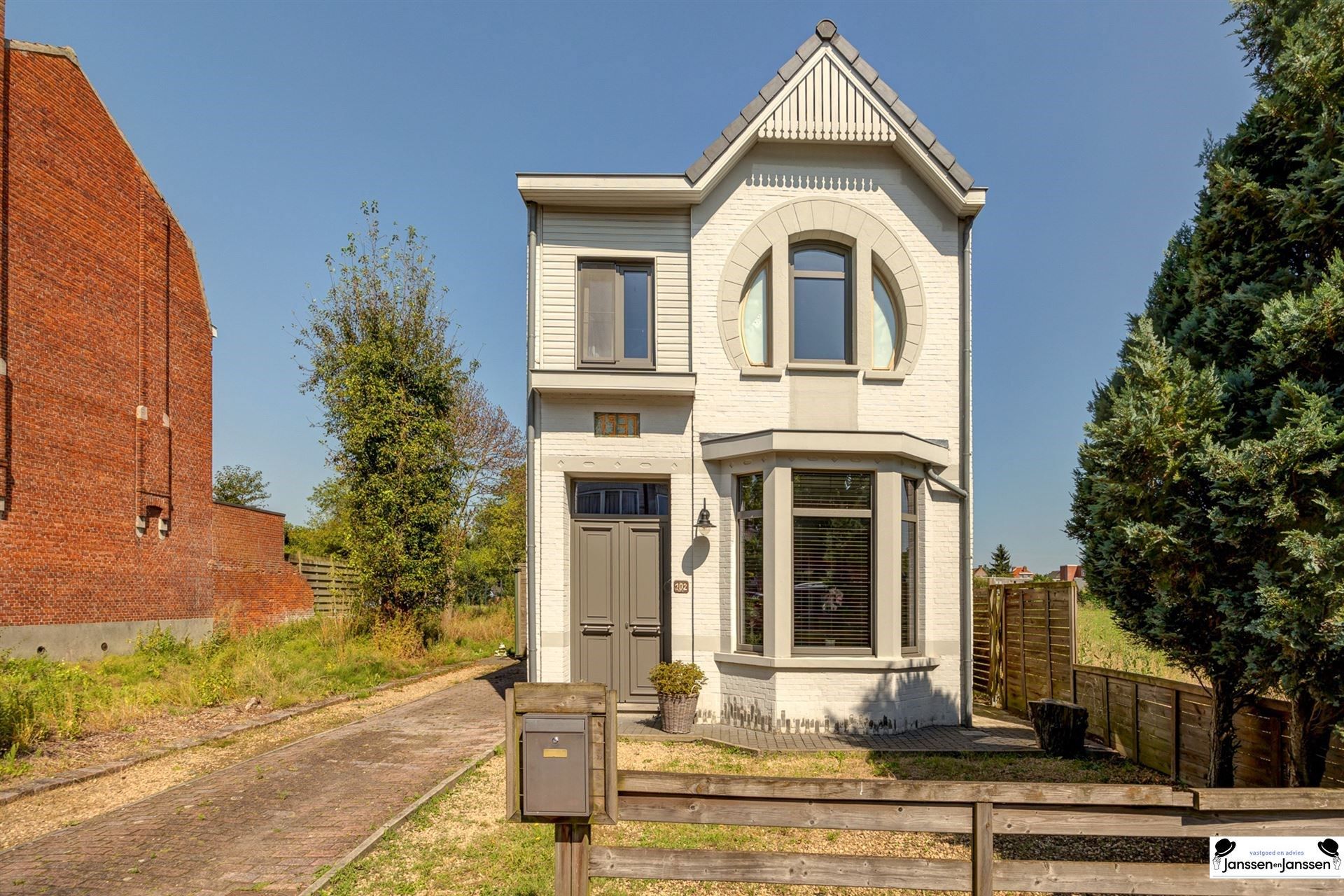 Hoofdfoto van de publicatie: Charmante Woning met Historische Charme in Kapellen