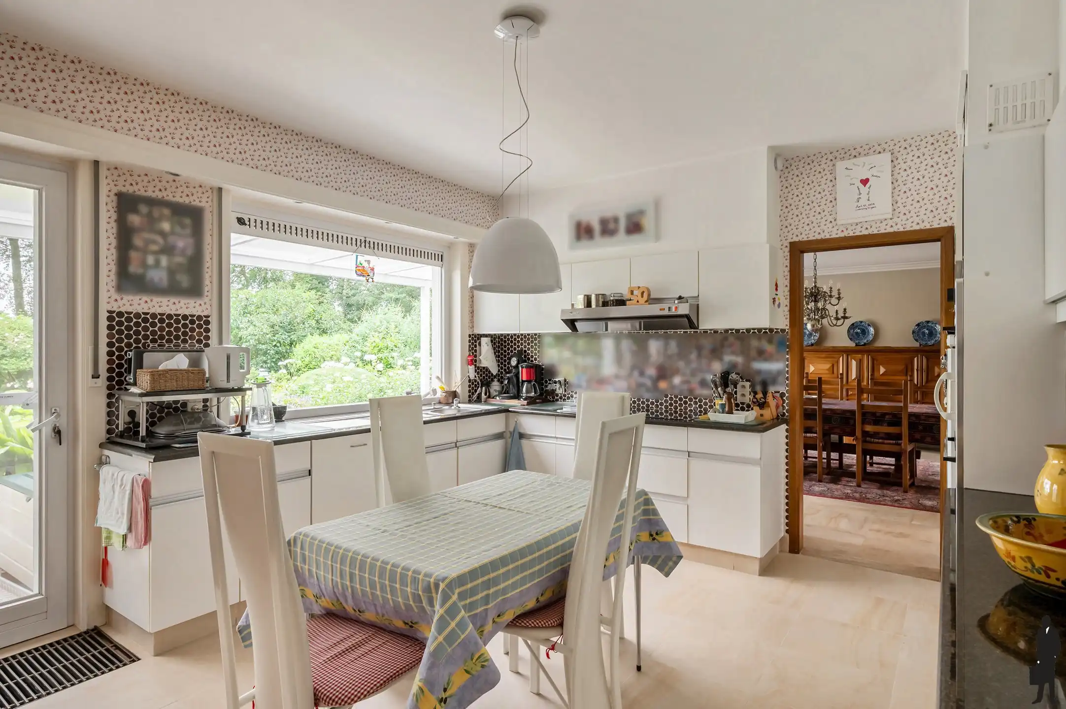 Statige villa op prachtig aangelegd perceel  met 4 slaapkamers en inpandige garage foto 13