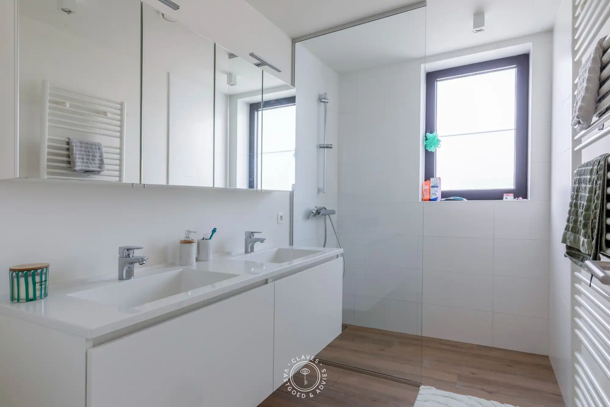 Modern kantoorgebouw met verhuurd appartement op uitstekende zichtlocatie in Belsele foto 28