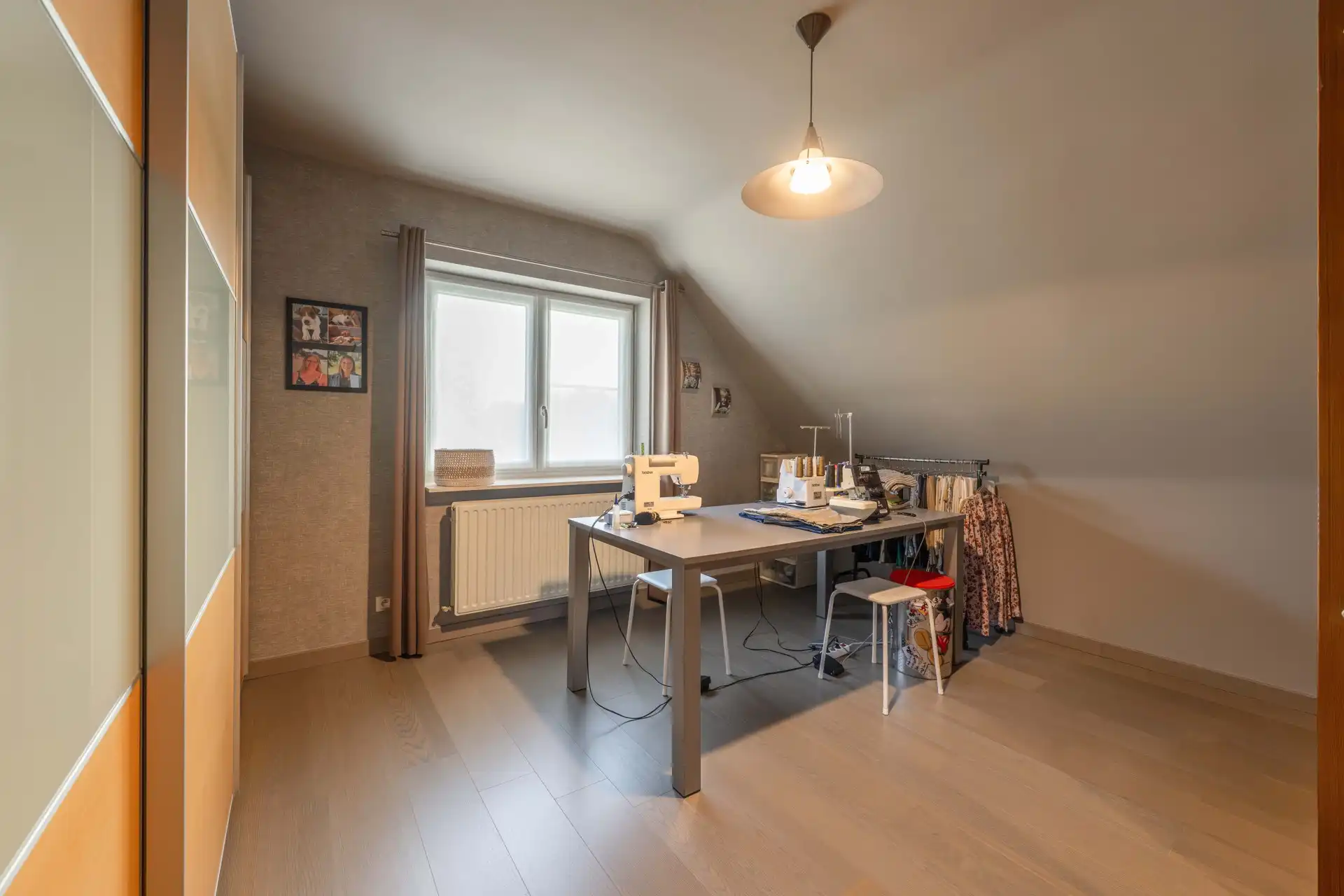 Knappe, verzorgde alleenstaande hedendaagse woning met 3 slaapkamers, garage en een prachtige aangelegde tuin TE KOOP in Wielsbeke! foto 18