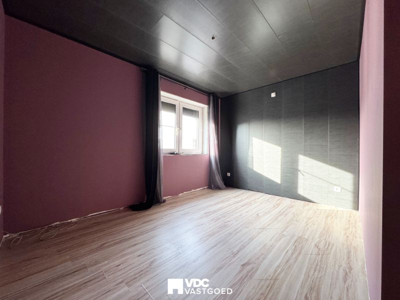 Halfopen bebouwing – gerenoveerd & bijgebouwd in 2020 – EPC B – 3 slpks – prachtige tuin – 183 m² woonopp. foto 10