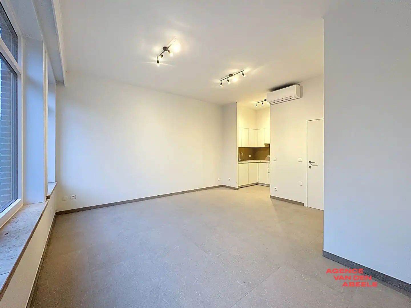 Gerenoveerd gelijkvloers appartement met tuin en garage foto 4