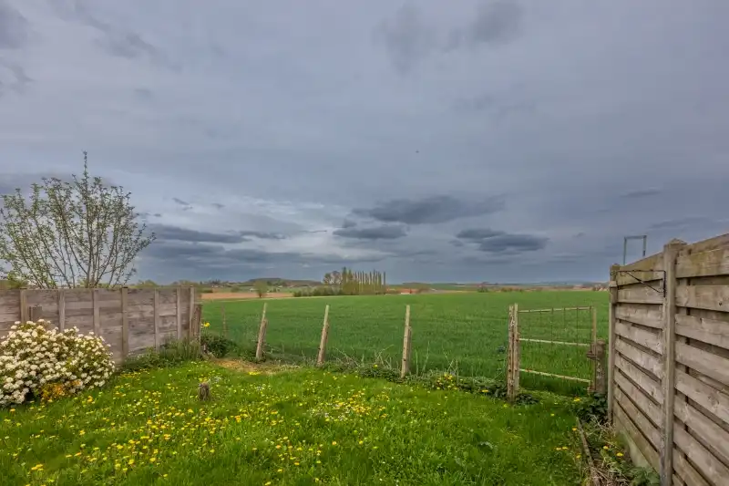 Instapklare woning met 4 slaapkamers, tuin en kleine garage met landelijk zicht  (energielabel B)! foto 13