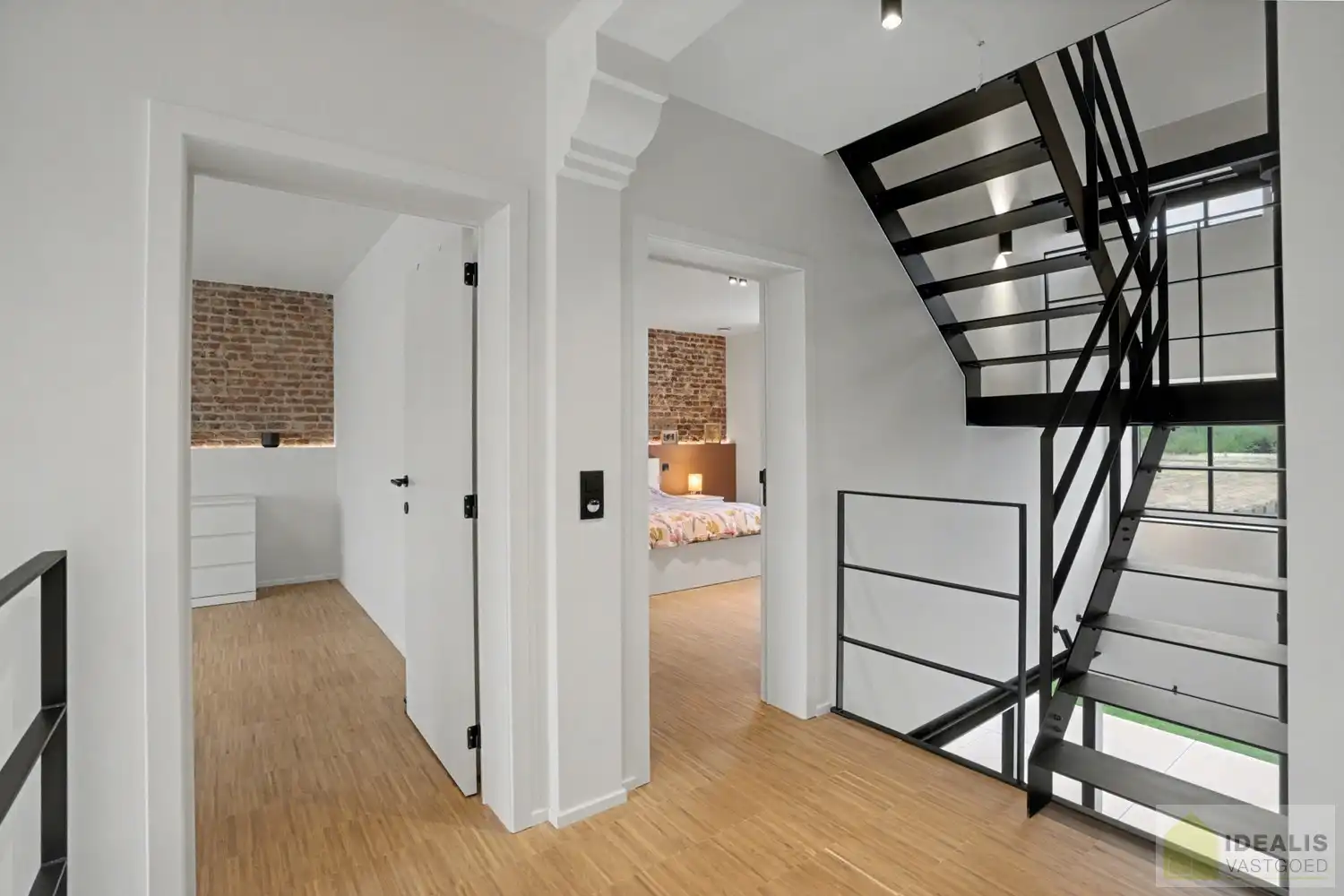 IDEALIS VASTGOED - EEN BIJZONDER HUIS, EEN BIJZONDERE LOCATIE, EEN UNIEKE KANS OM TE WONEN IN EEN AUTHENTIEK LANDHUIS MET EEN PRACHTIGE INRICHTING EN EEN HOOGWAARDDIGE AFWERKINGSGRAAD! foto 53