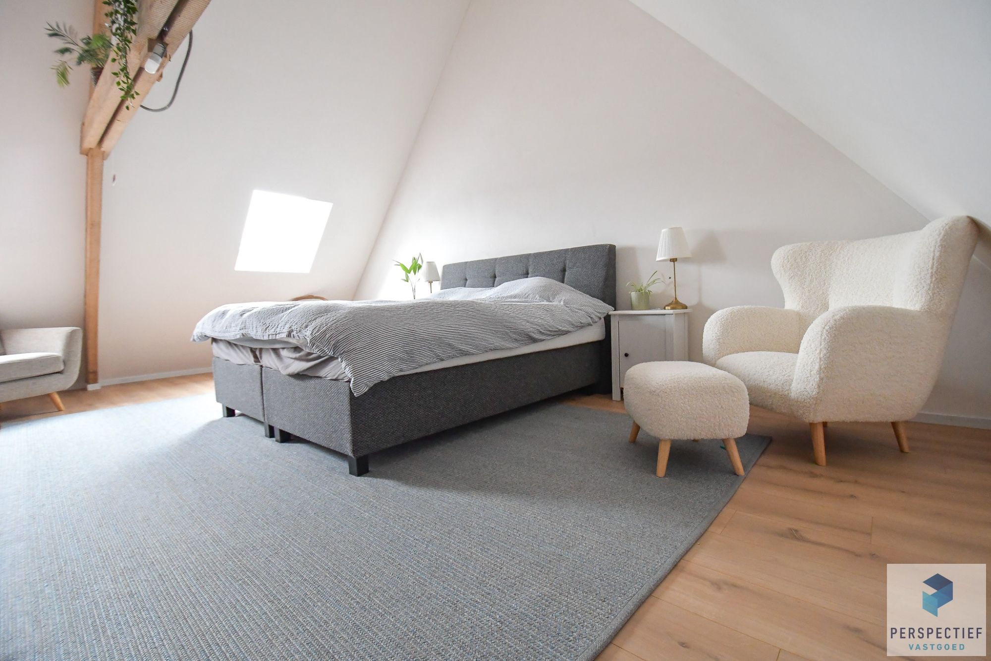 Uiterst GOED gelegen VERNIEUWDE woning met GROTE tuin foto 18