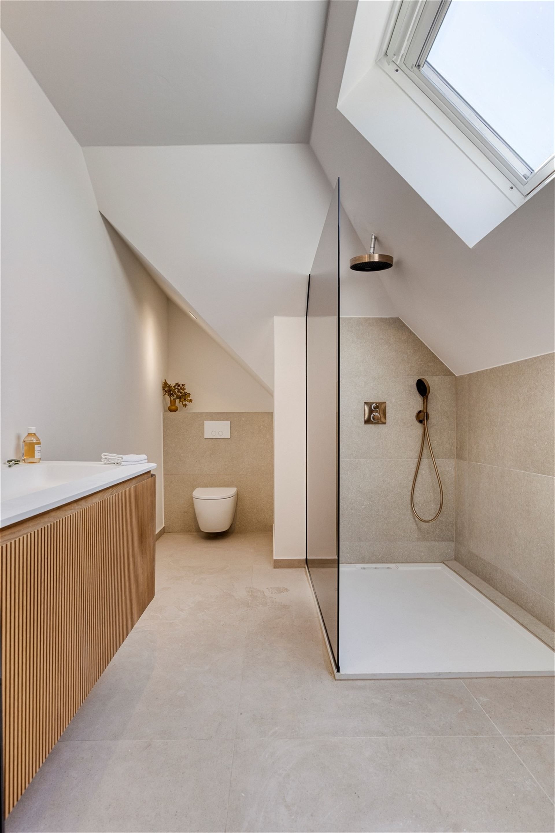 Top-notch gerenoveerde villa met 4 slaapkamers en 3 badkamers op 705m² met zuidtuin foto 29