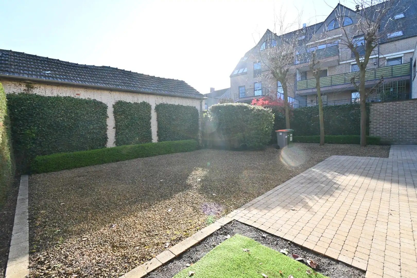 Degelijk 2-slaapkamer gelijkvloersappartement met autostandplaats + in hartje Bilzen foto 13