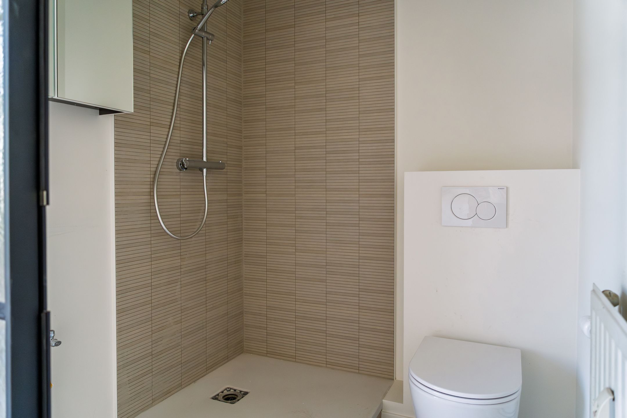 Gerenoveerd appartement met balkon aan Gent Sint-Pieters foto 8