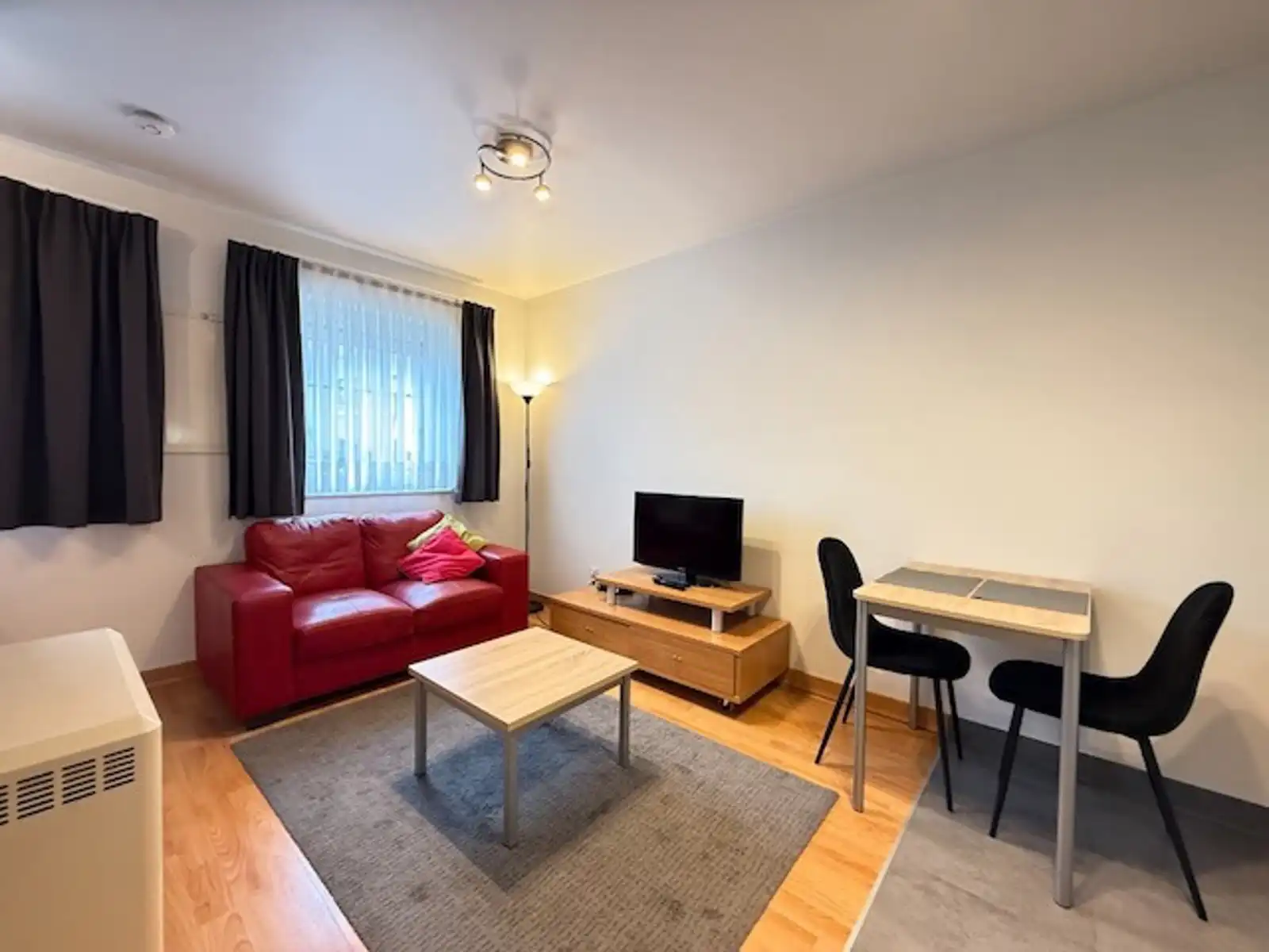 Gemeubelde studio met één slaapkamer foto 3