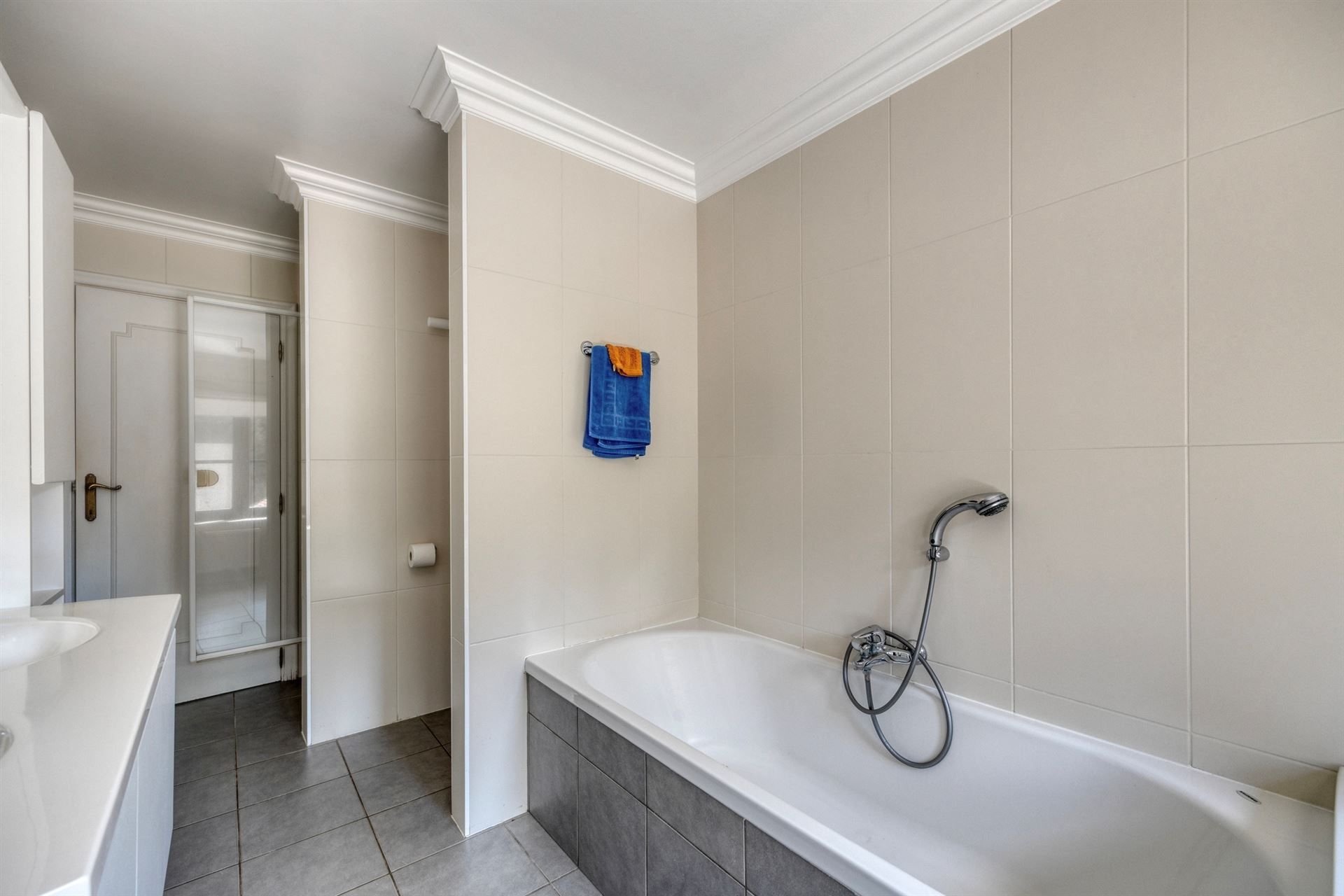 Prachtige charmante villa in rustige wijk foto 16