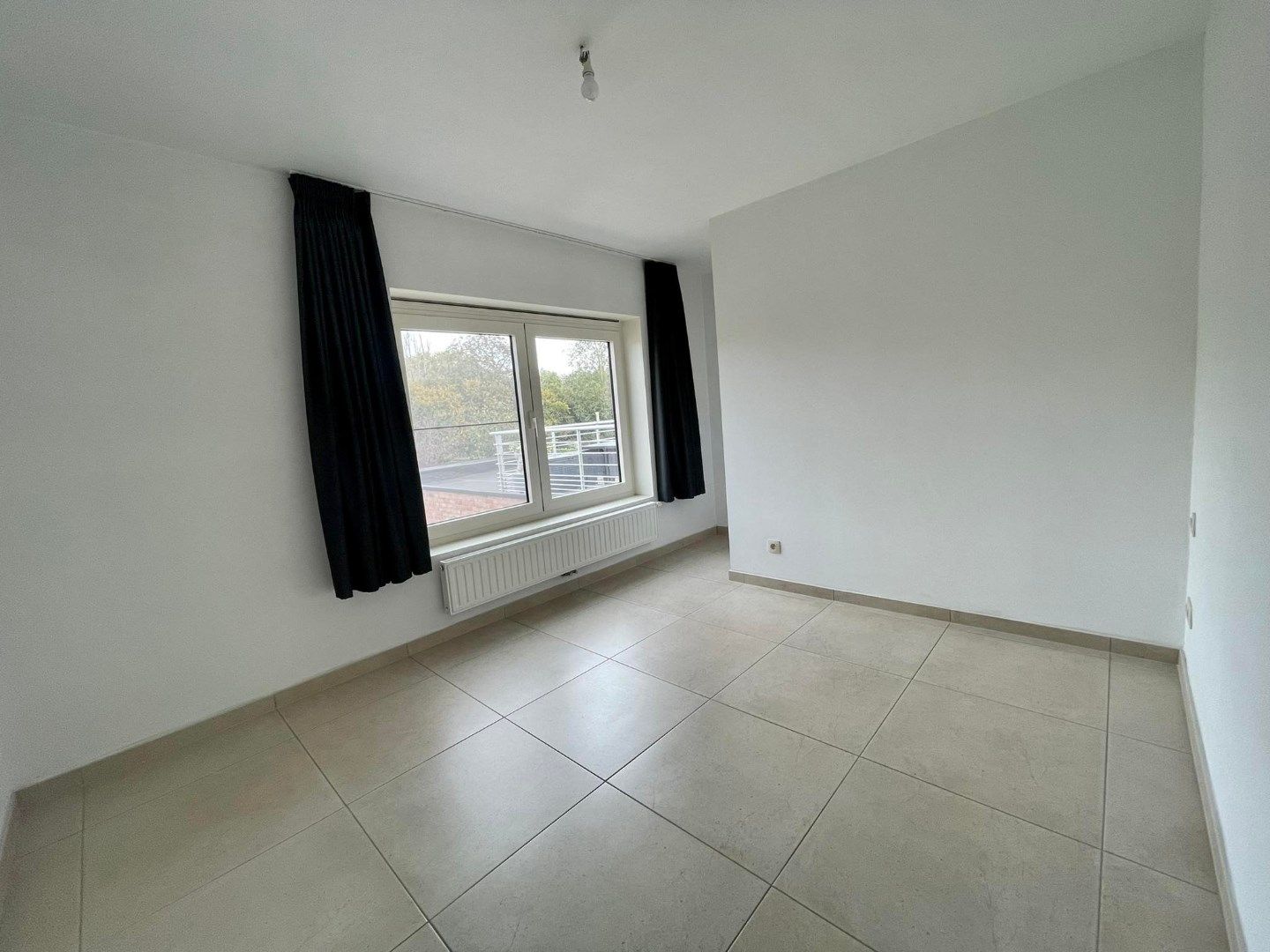 Gerenoveerd appartement met 2 slaapkamers en terras te Vlamertinge foto 9