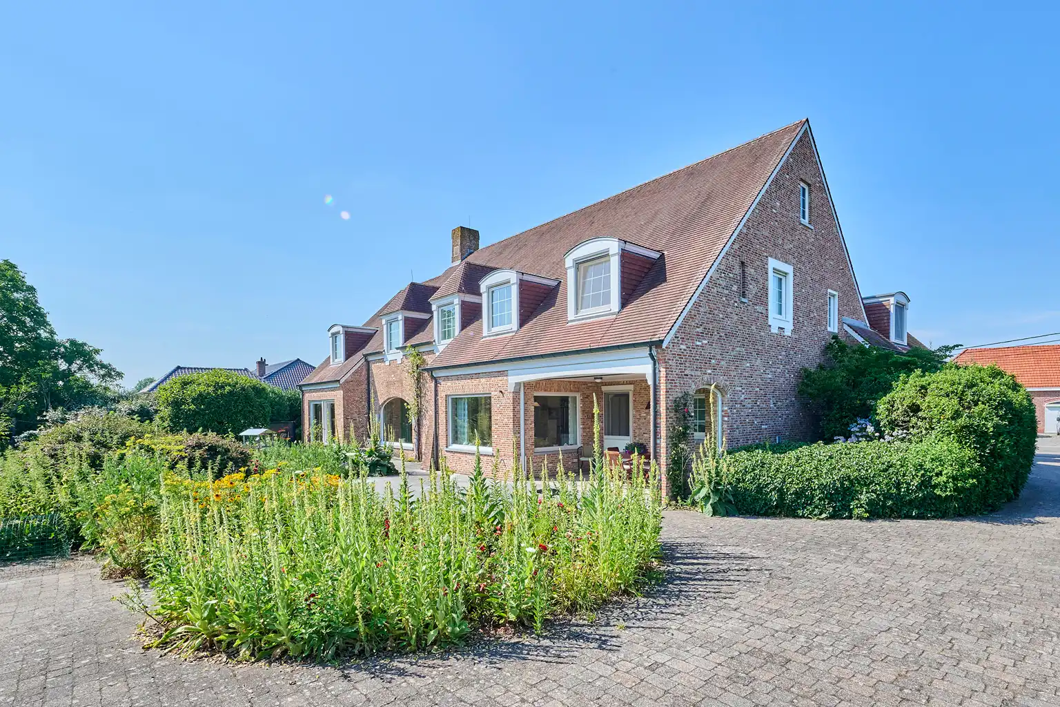Exclusieve villa met bijgebouwen op 6.660m² grond foto 23
