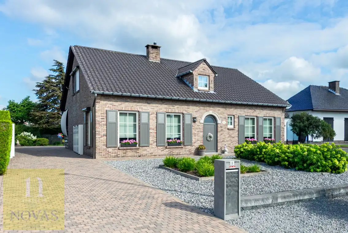 Op heel geliefde locatie, 3 - 4 slaapkamers, zonnepanelen, perceel 10are50ca foto {{pictureIndex}}