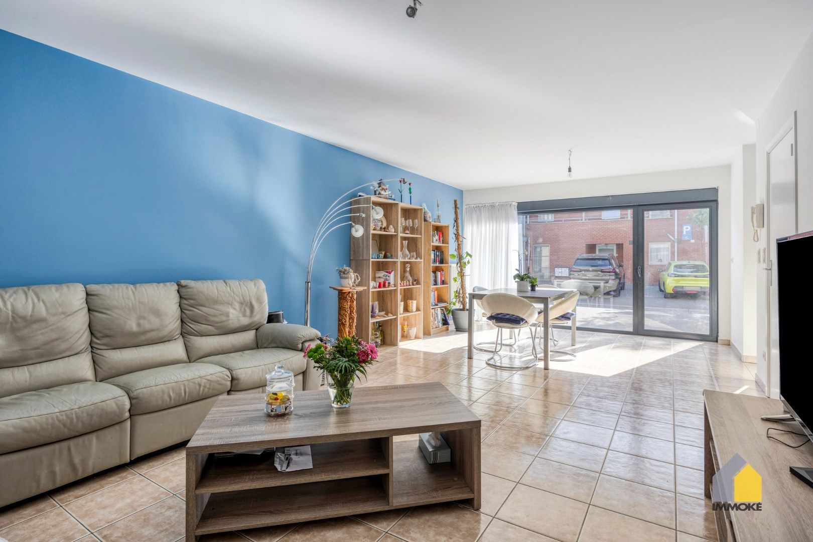 Gelijkvloersappartement met 2 slpks en kelderberging. foto 2