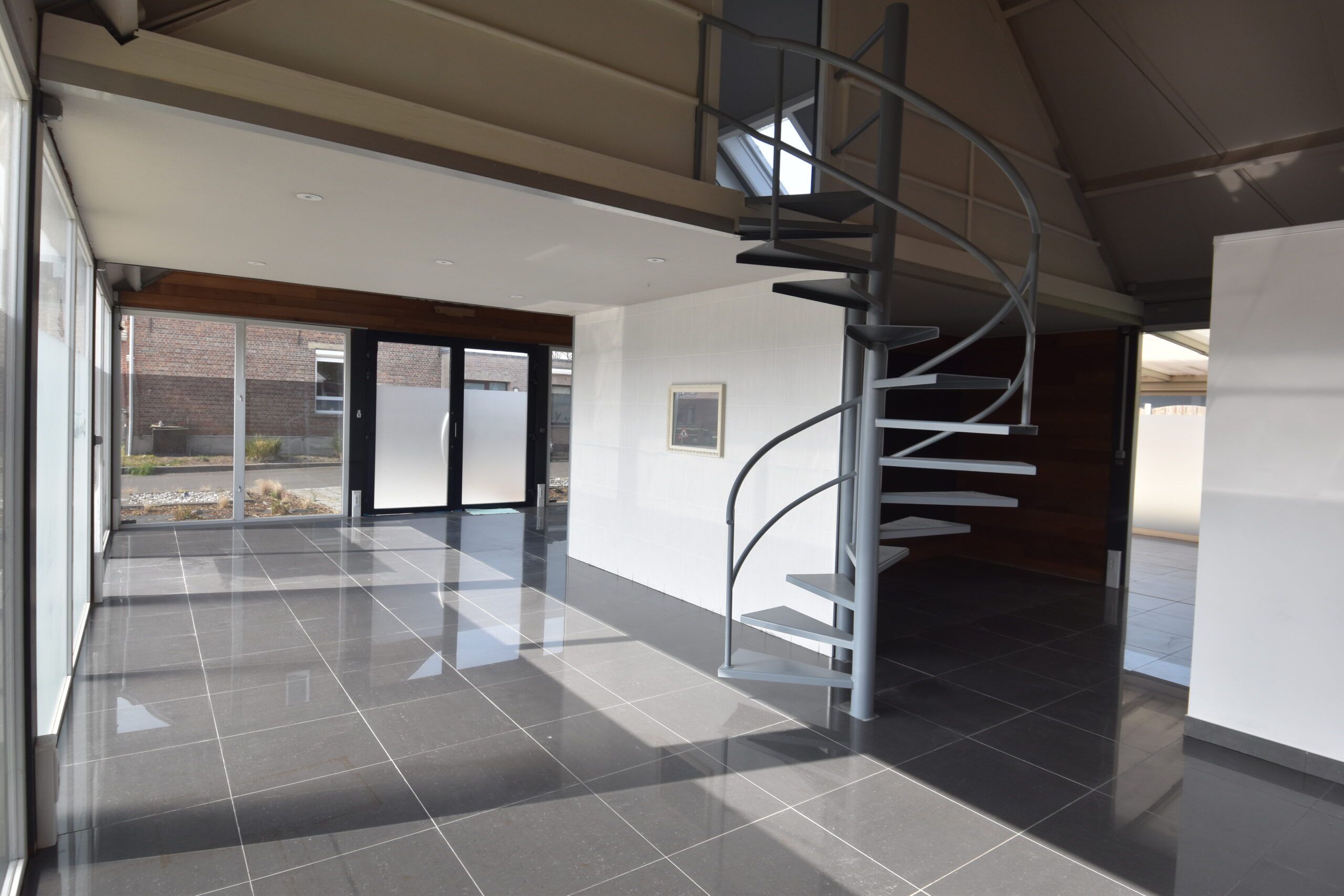 Winkelruimte/Showroom met bureel aan de rand van Sint-Niklaas foto 7