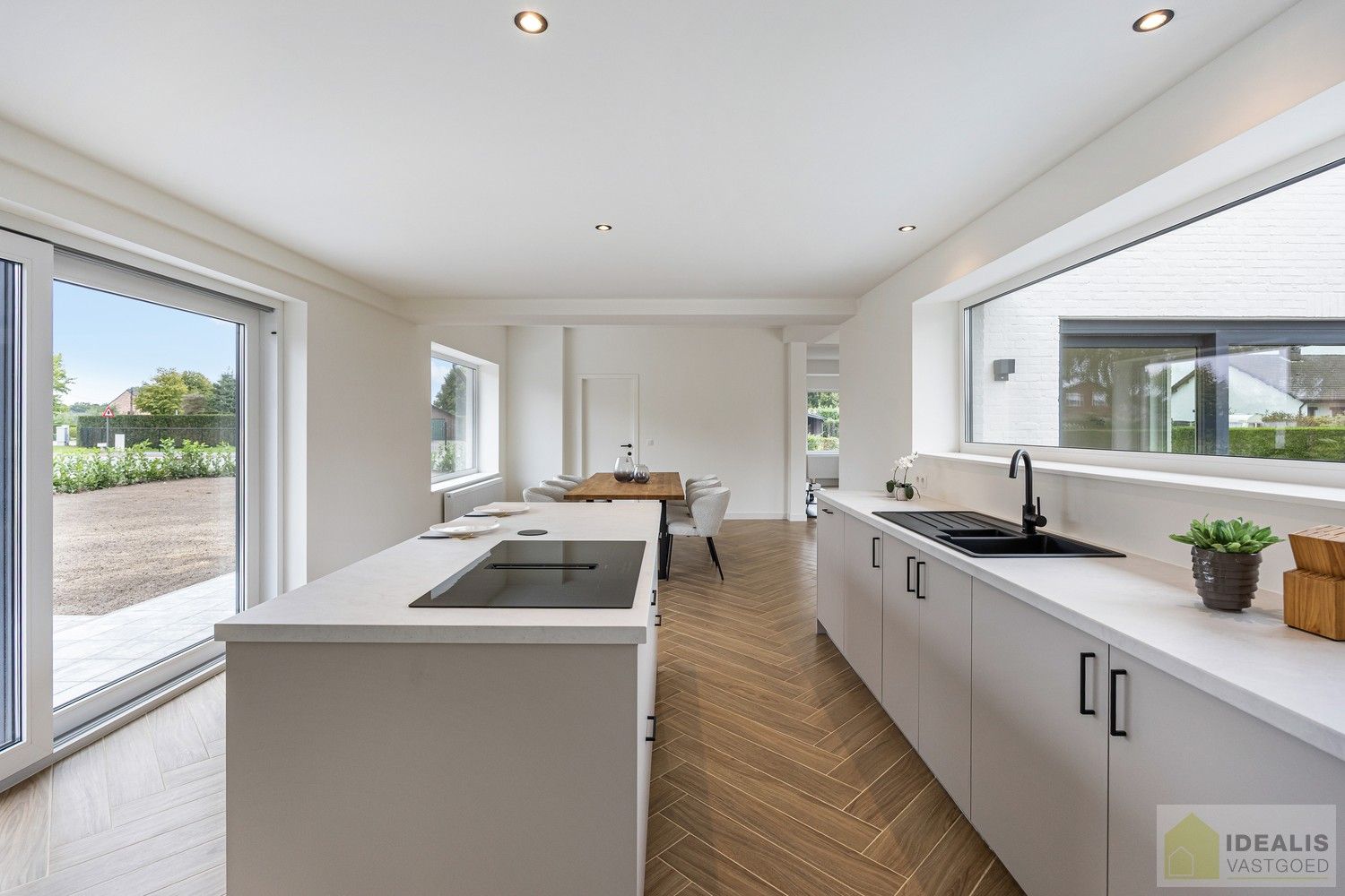 IDEALIS VASTGOED – Schitterend volledig vernieuwde woning met een heerlijke open leefruimte, luxe keuken, 3 ruime slaapkamers, een ruime luxueuze badkamer én een ruime wasplaats! Dit heerlijke huis bevindt zich op een volledig nieuw aangelegd perceel van 7a 88ca vlakbij het centrum van Hamont-Achel, op slechts enkele minuten van de Nederlandse grens - EEN MUST VISIT! - foto 28