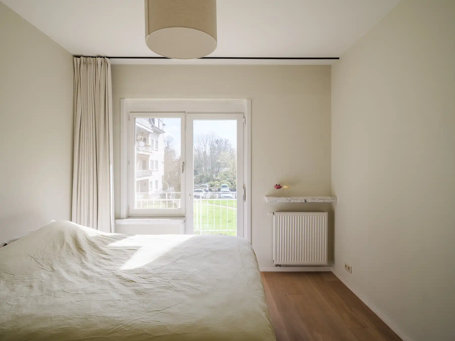 Hedendaags tweeslaapkamer appartement met garagebox foto 11