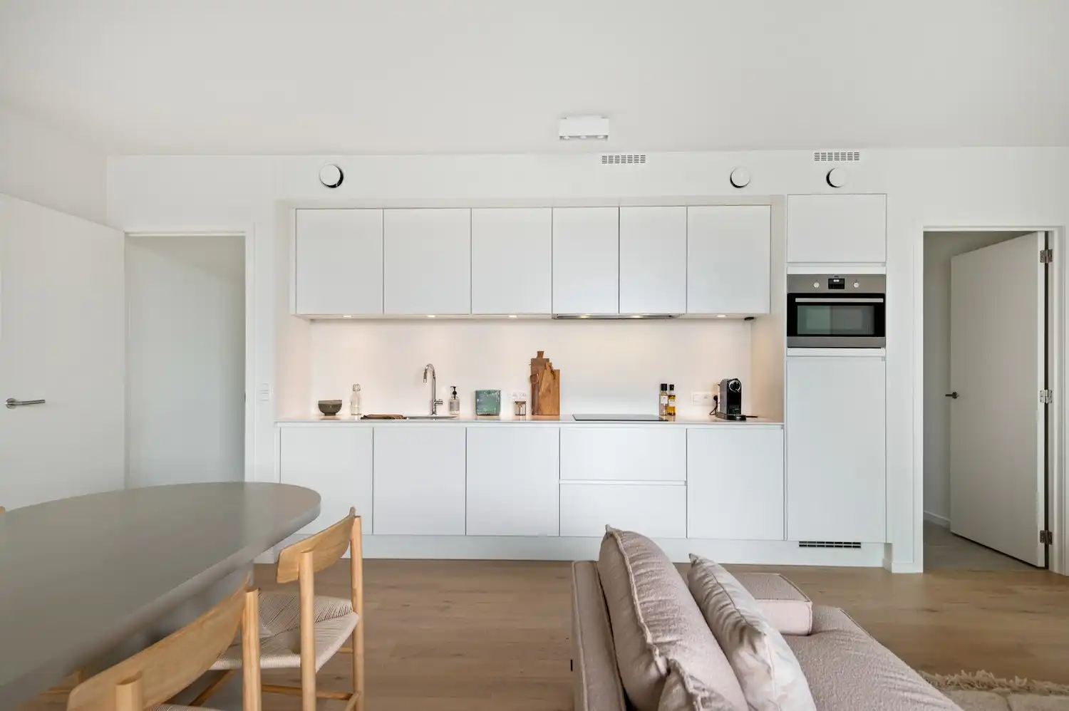 Twee slaapkamer appartement met ruim overdekt terras in De Lesselier foto 12