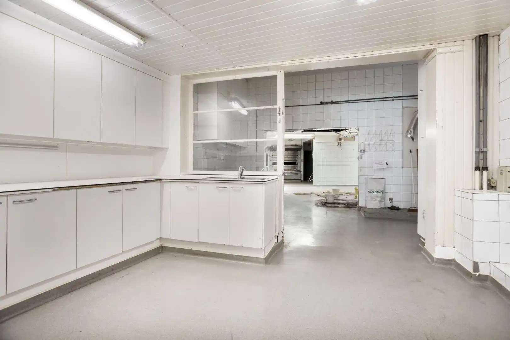 Karaktervol handelshuis met woonst op commerciële locatie in Mol-Gompel !  foto 10