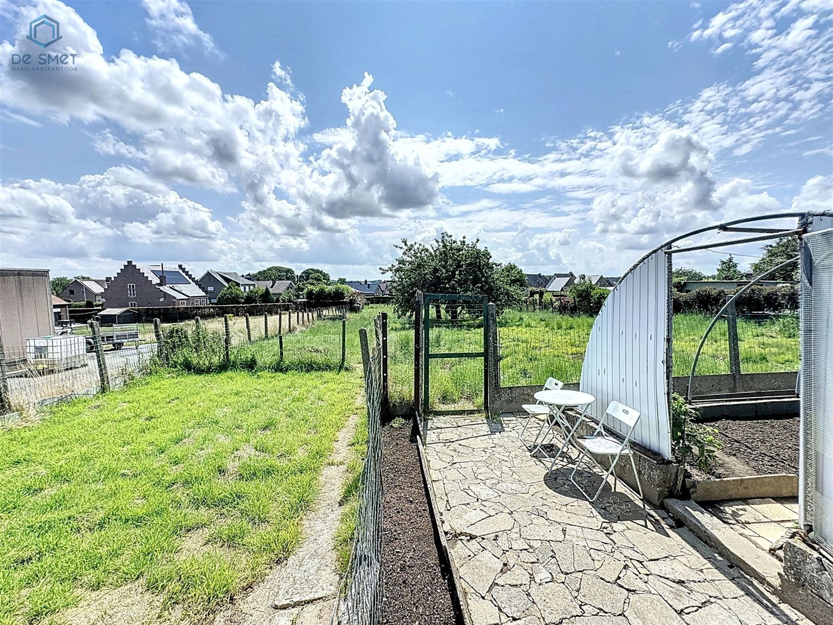 Te renoveren woning met 4 slpks, garage & prachtige tuin vlak aan station Lierde foto 5
