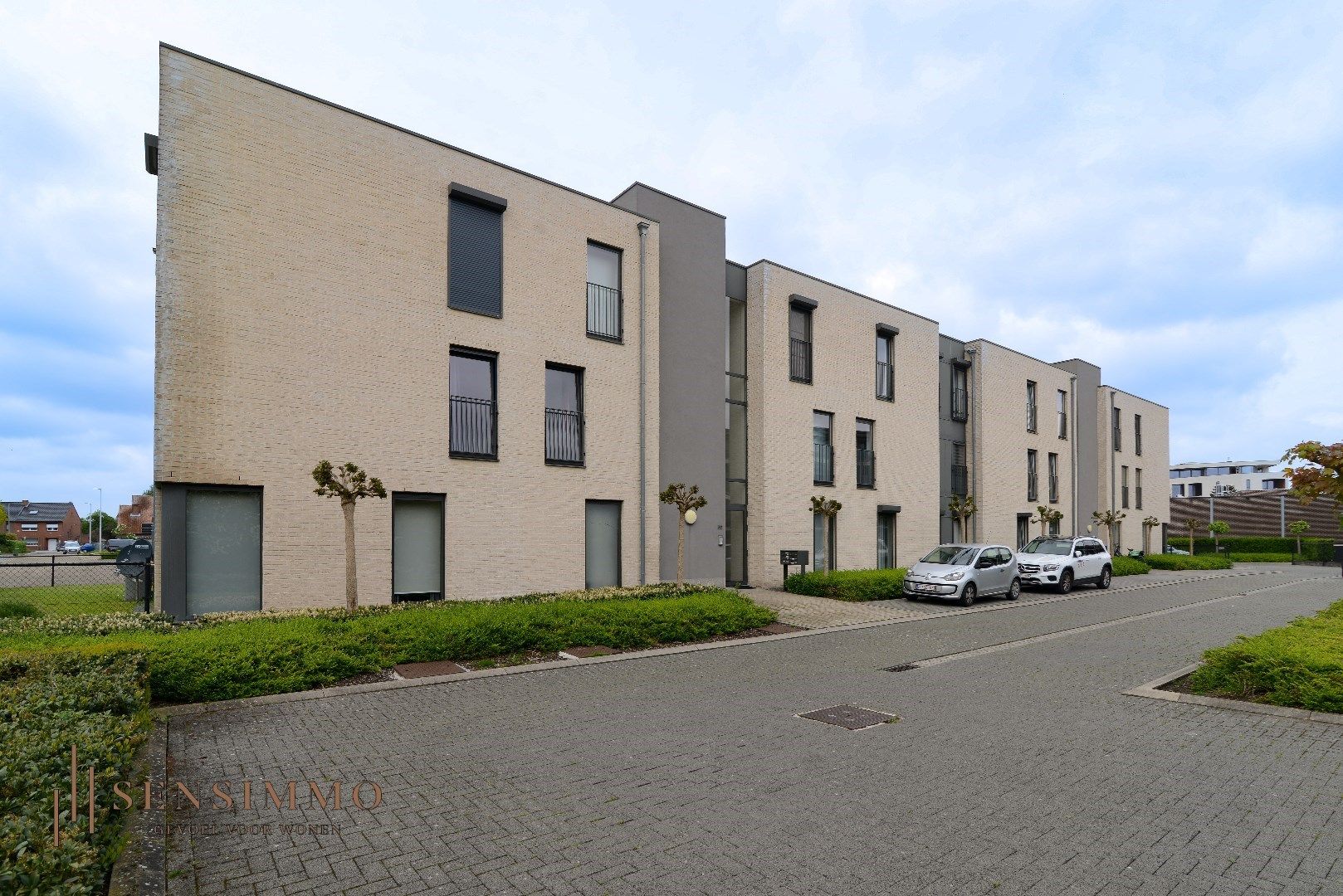 Mooie appartement met 2 slk, ruim terras en parking foto 2