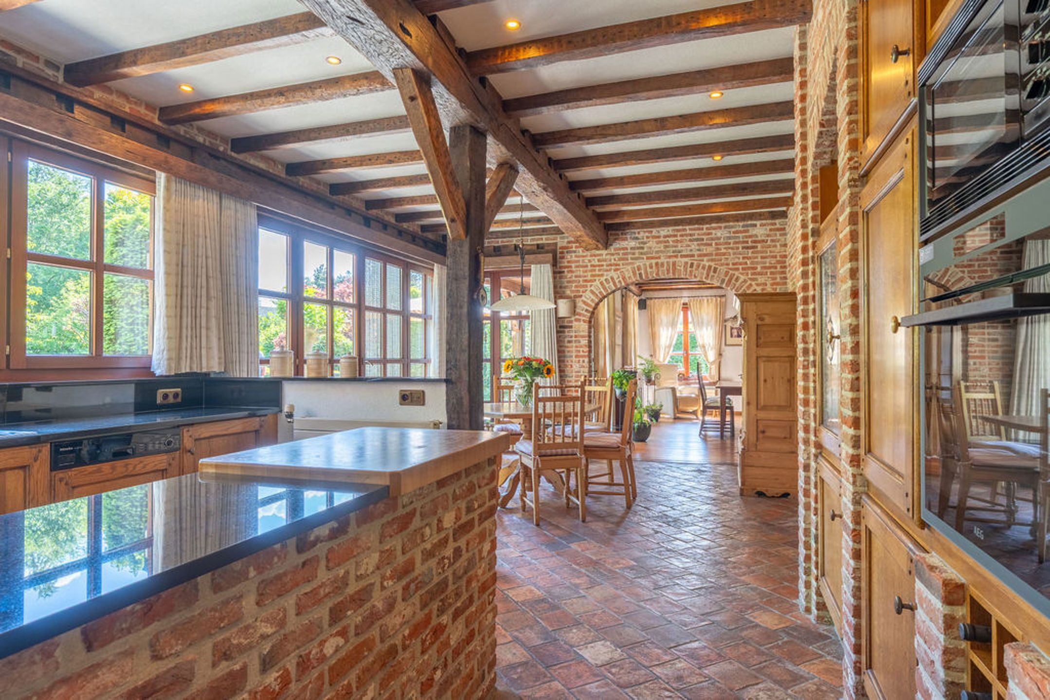 Ruime villa met 6 slpk op 2.295 m² grond met veel privacy foto 22