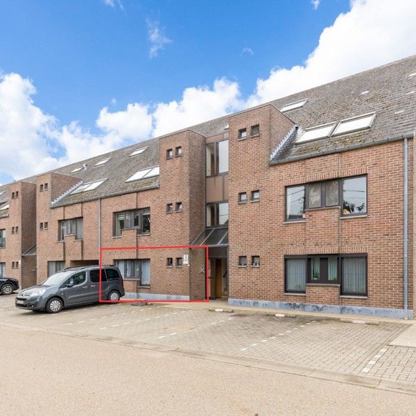 Gelijkvloers appartement met 2 slpkms, autostaanplaats en private berging foto 2