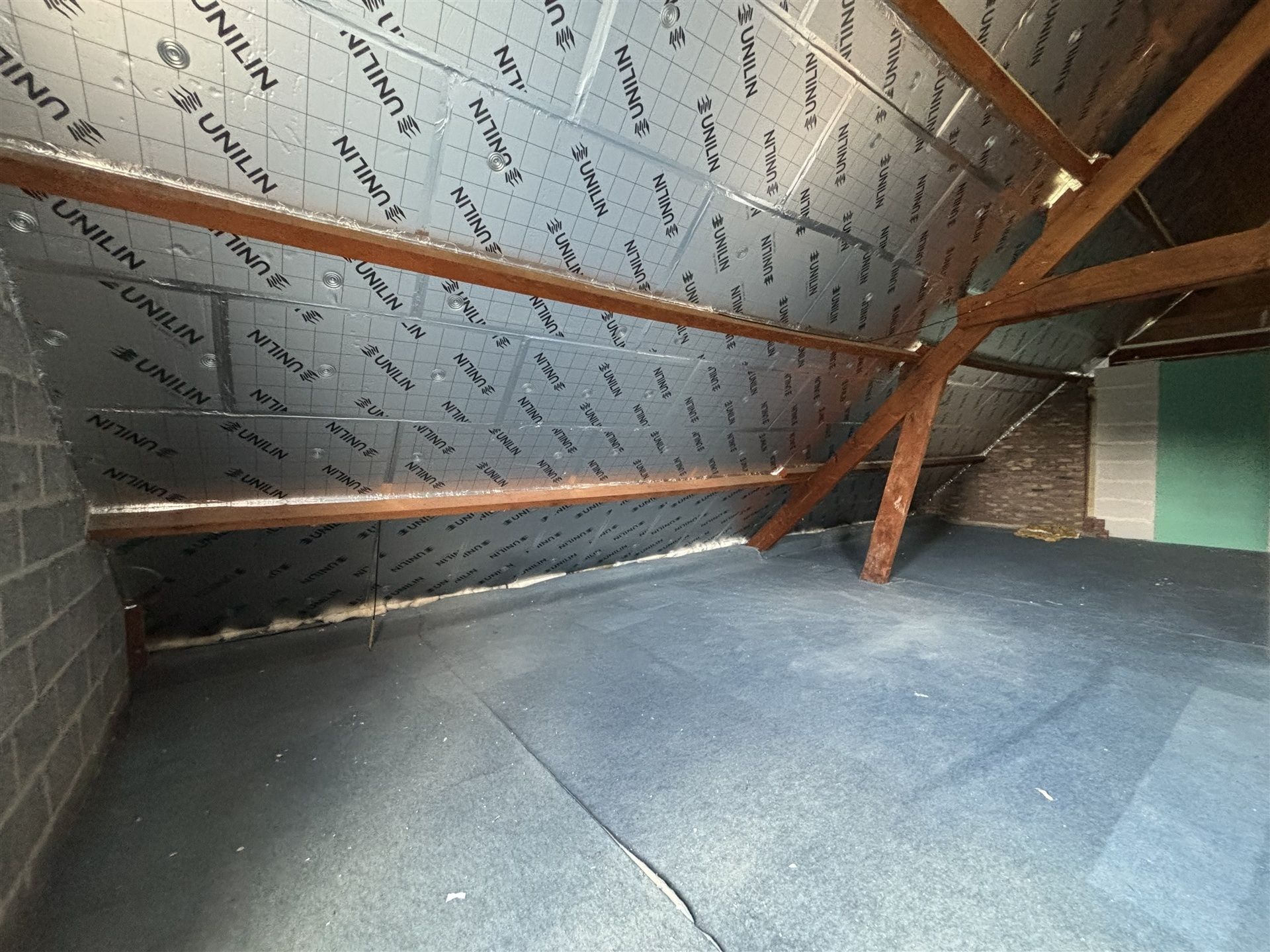 Ruime woning met grote tuin in een rustige straat foto 30