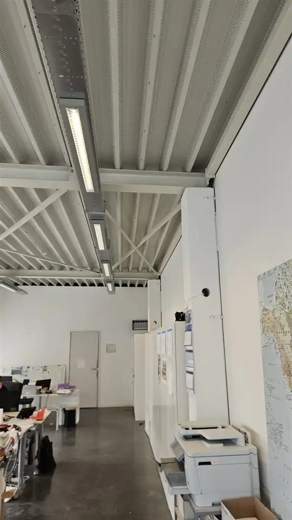 Drie afgewerkte KMO-bedrijfsgebouwen foto 10