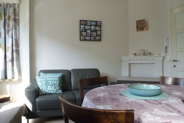 Gerenoveerd gelijkvloers appartement met 2 slaapkamers. foto 3