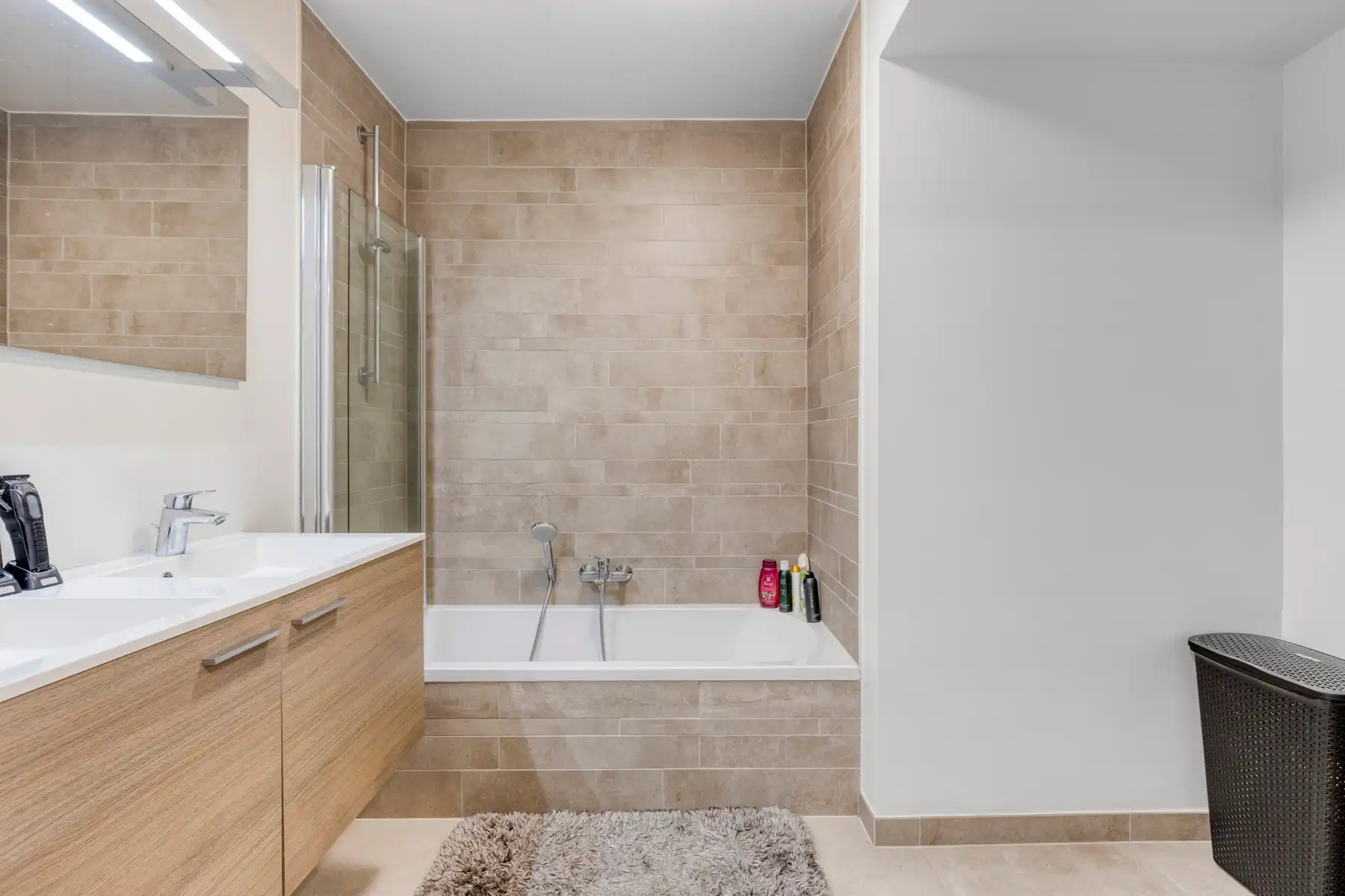 Instapklaar appartement met terras, 2 slpks en staanplaats  foto 10