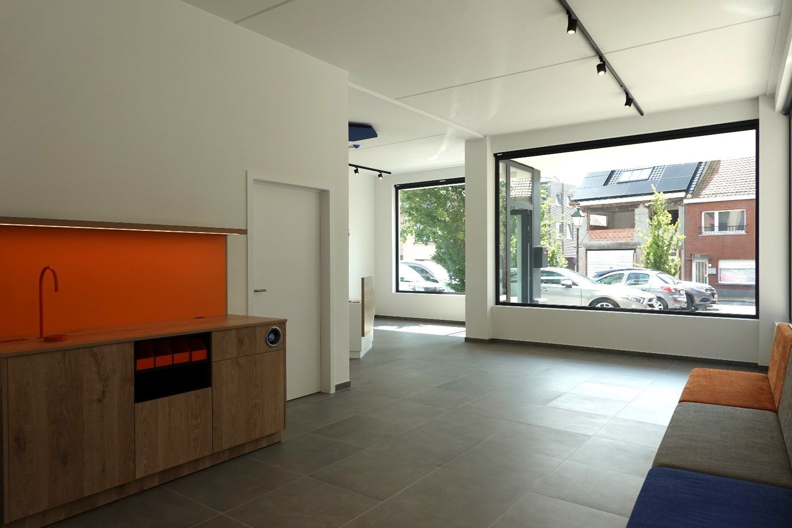 Modern handelspand op toplocatie in Torhout foto 3