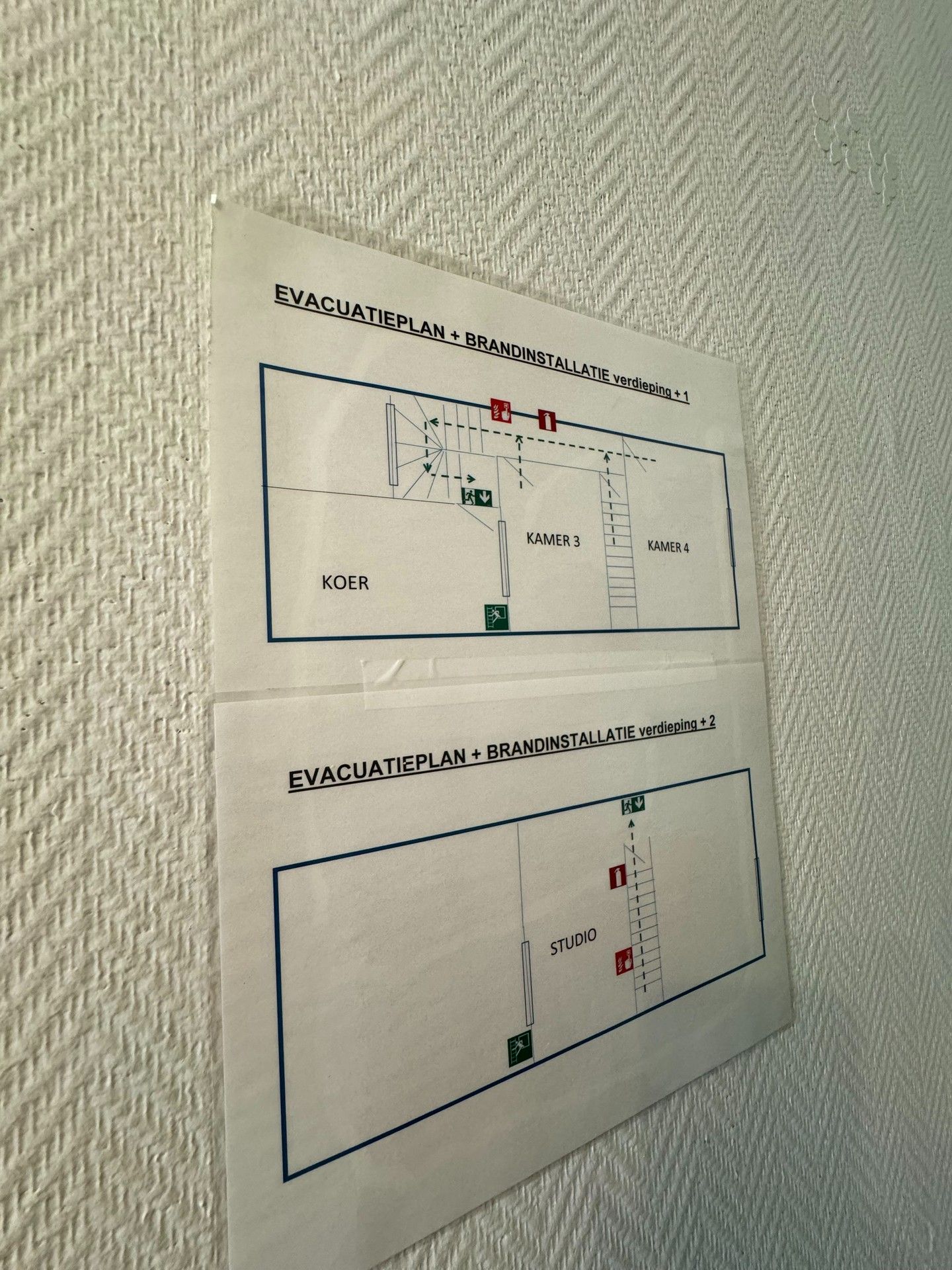 OPBRENGSTEIGENDOM MET 4 KAMERS EN 1 STUDIO foto 17