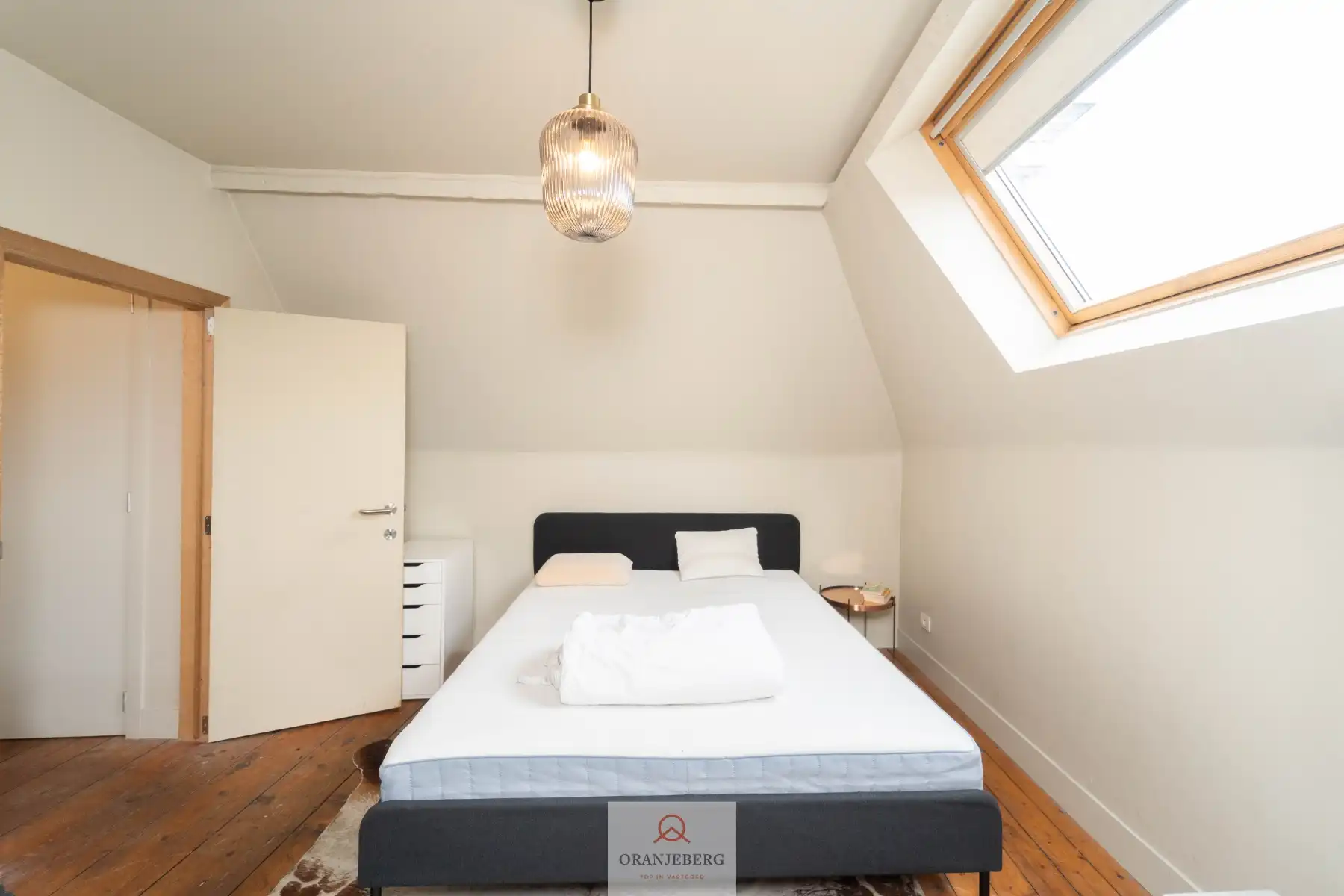 Karaktervol handelspand  (256 m²)met woonst in historisch gebouw foto 8