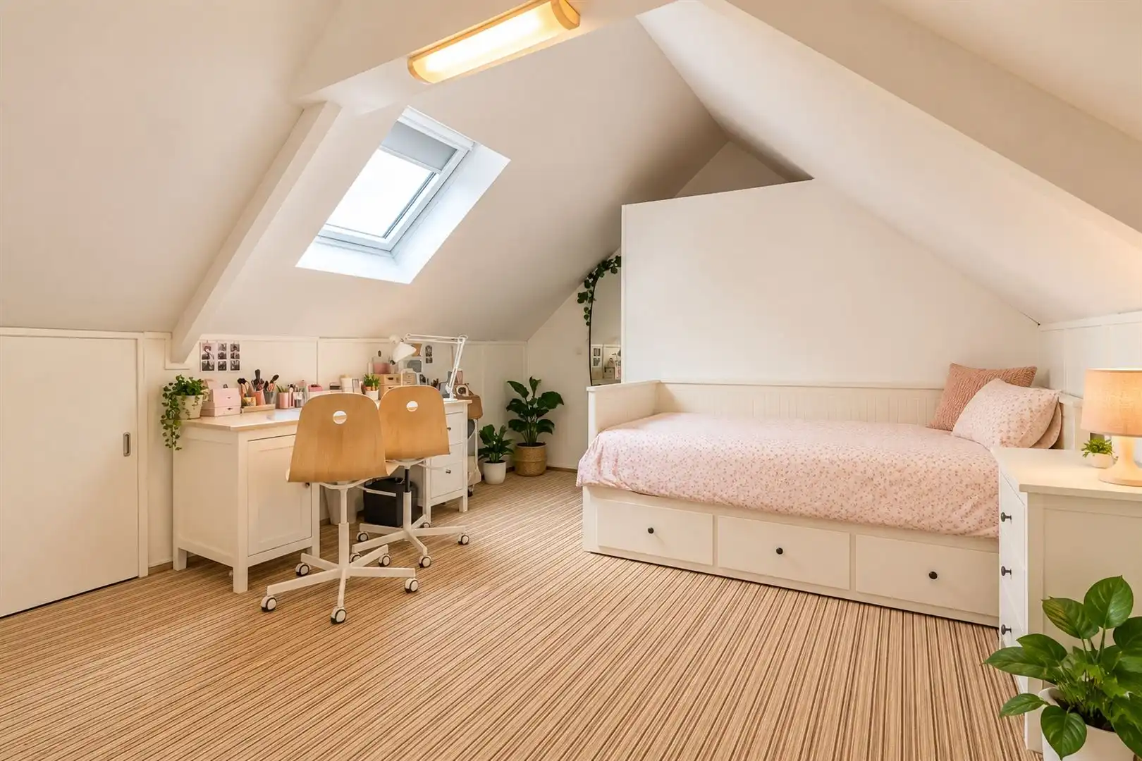 Volledig gerenoveerde woning met 4 slaapkamers op ruim perceel van 1.037 m² in Sint-Niklaas foto 9