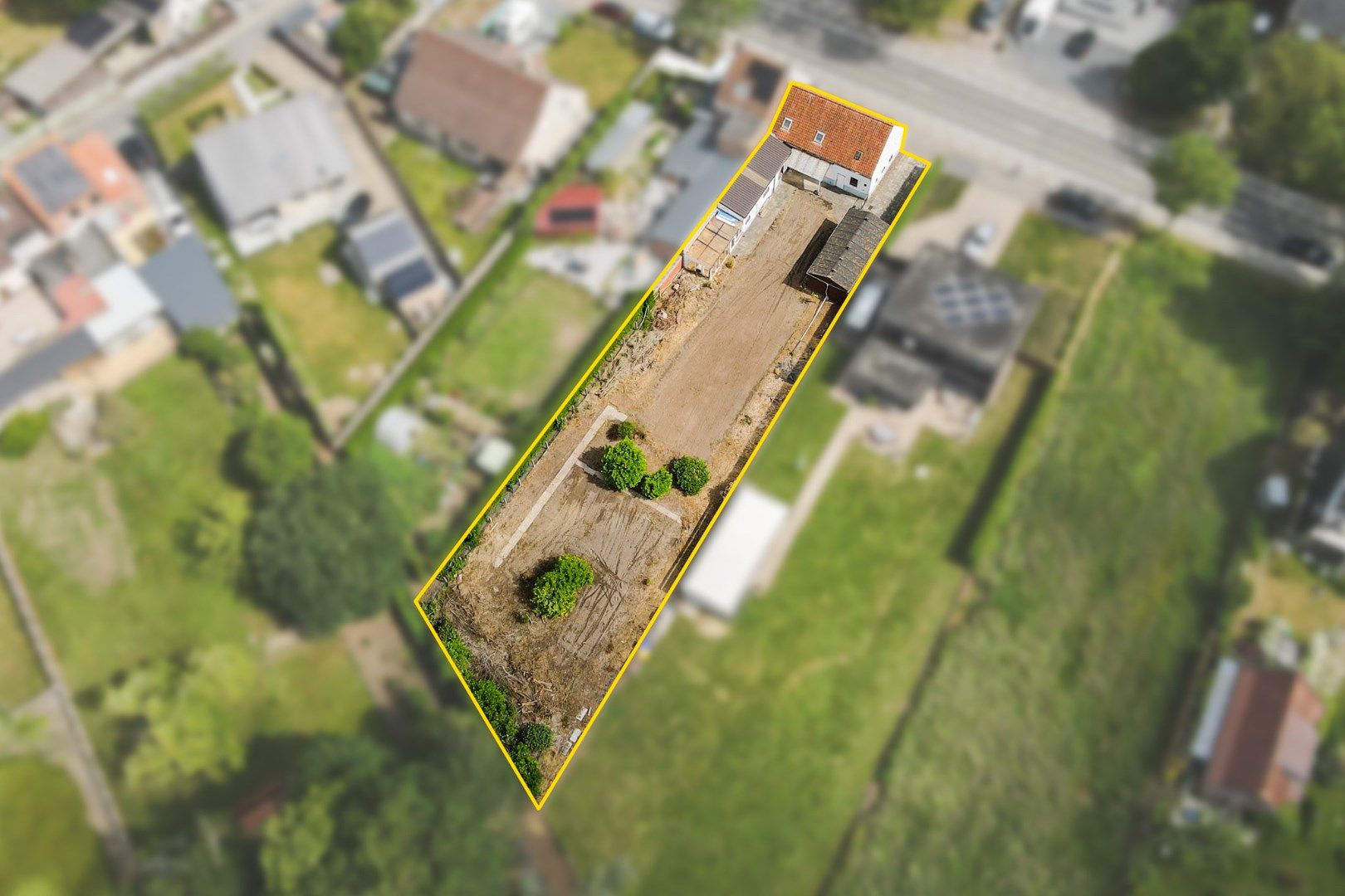 Halfopen woning op ruim perceel van 1.082 m² foto {{pictureIndex}}
