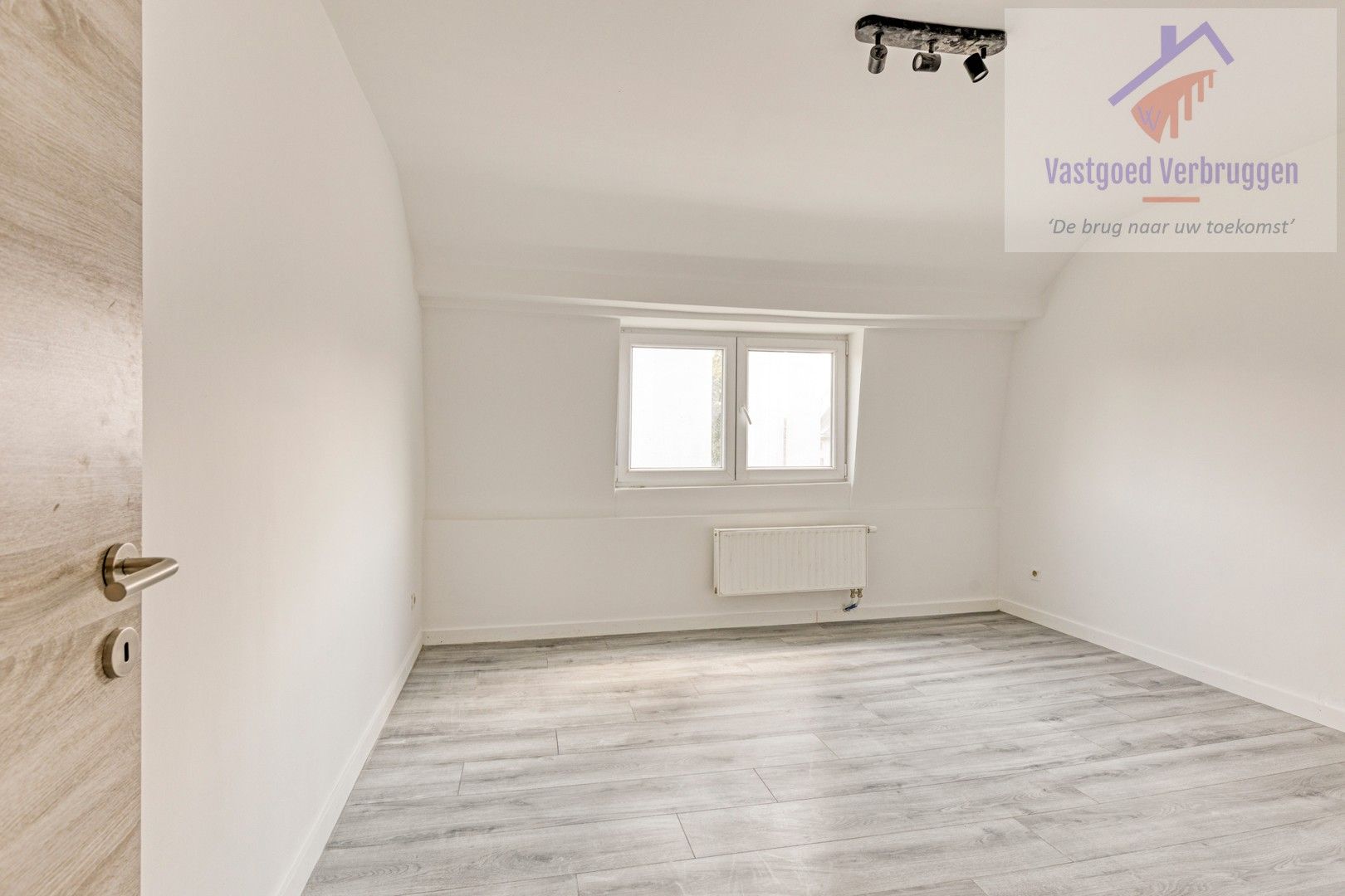 Grotendeels gerenoveerde woning met 4 slaapkamers in centrum Aalst foto 8