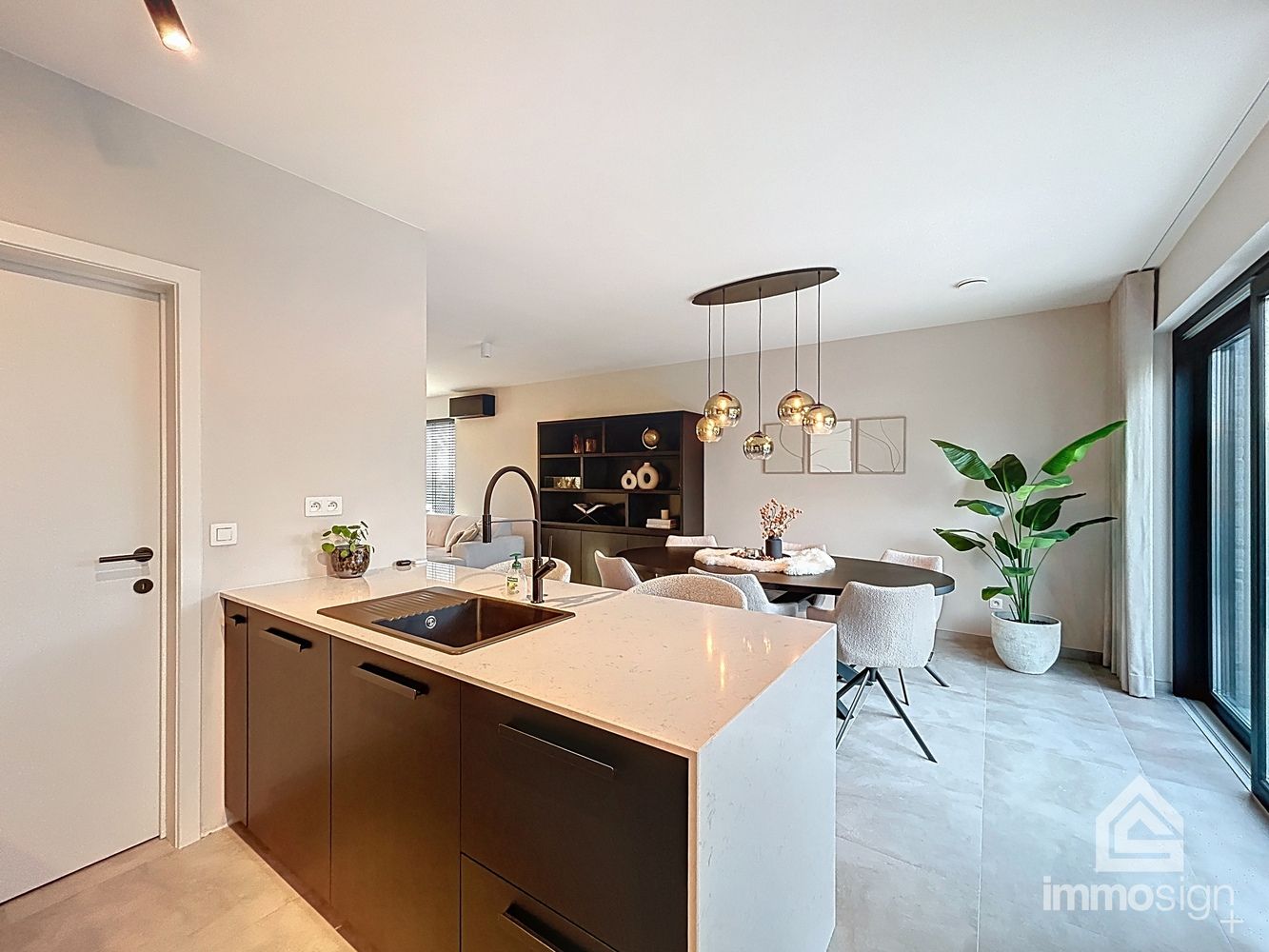 Instapklare, moderne gezinswoning in jonge, rustige buurt te Peer voorzien van tal van troeven foto 12