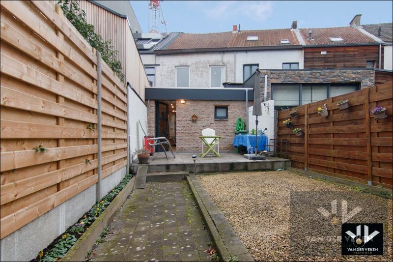 Verzorgde rijwoning met stadstuin aan Hasseltse stadsrand foto 20