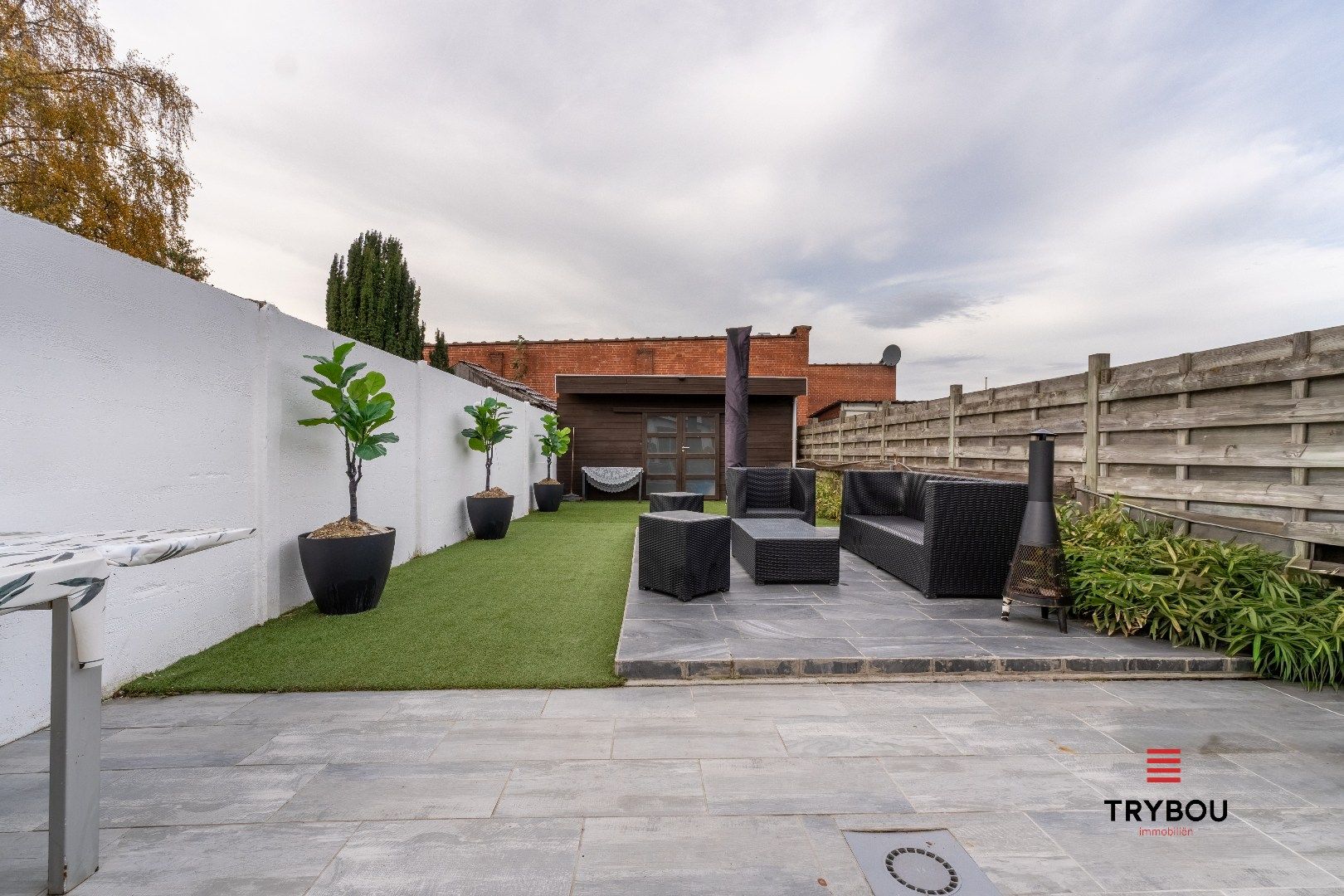 Rustig gelegen, volledig gerenoveerde woning met gezellige, onderhoudsvriendelijke tuin foto 19