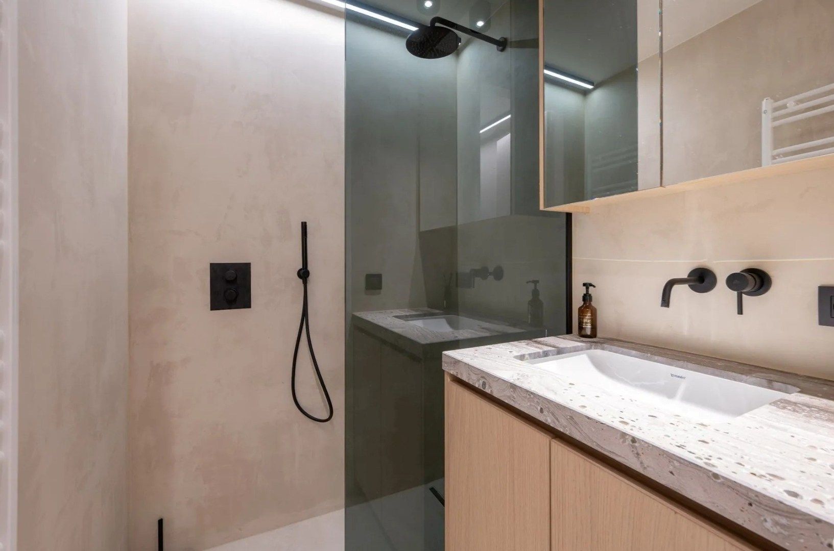 Subliem gerenoveerd appartement vlakbij de Groentemarkt foto 7