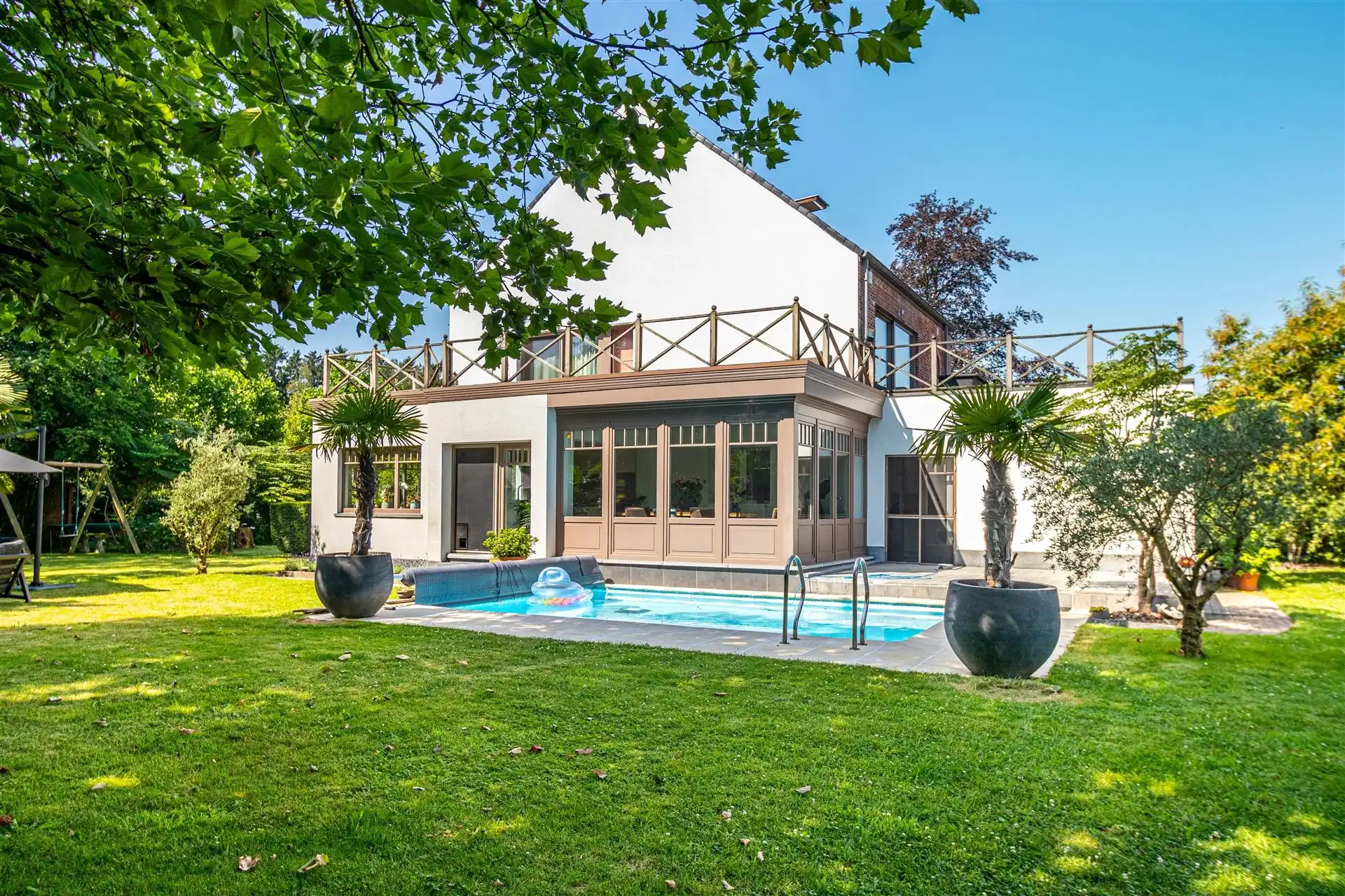 Ruime villa met zwembad en panoramische vergezichten foto 2