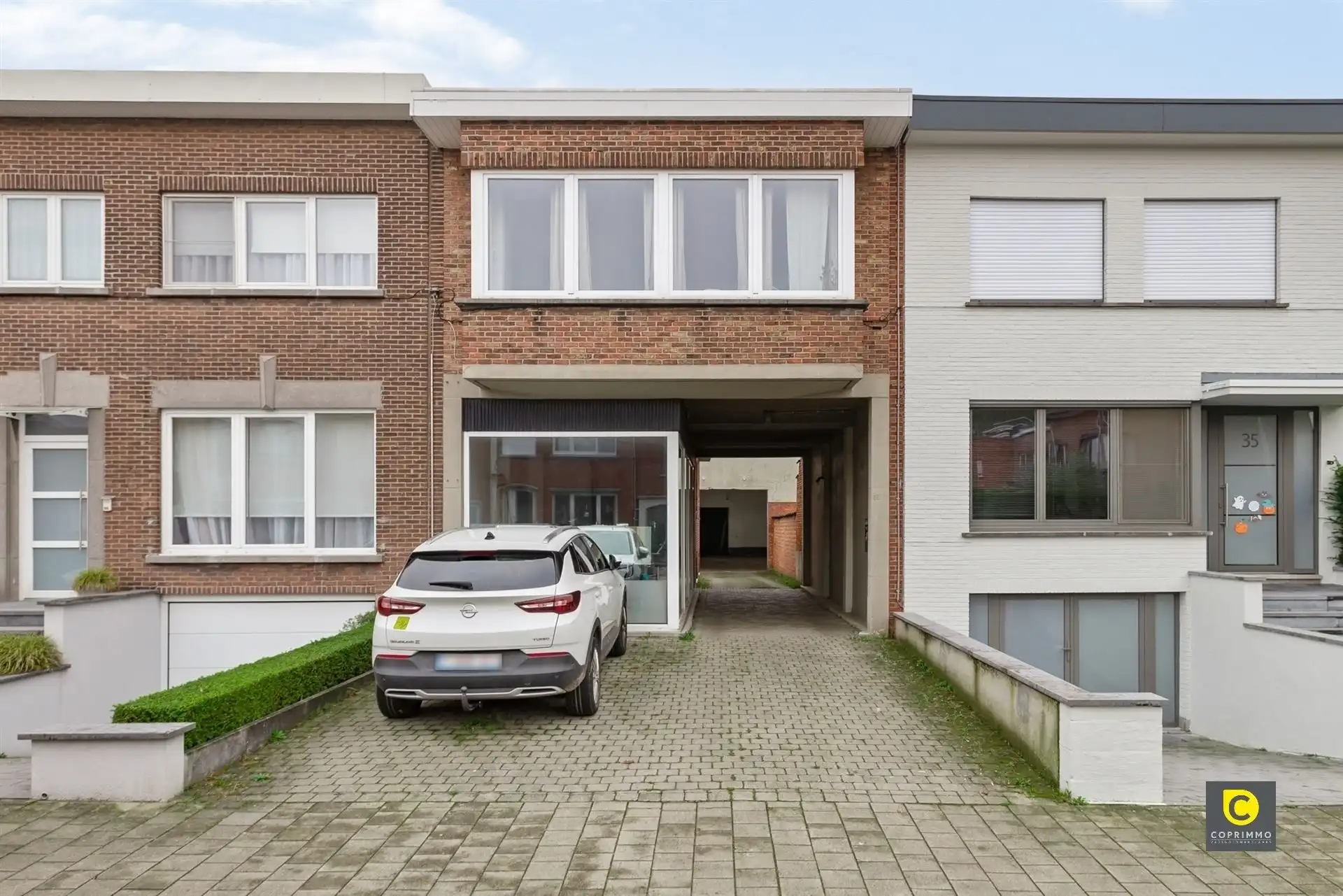 Unieke woning met 450 m² magazijn & showroom foto 9