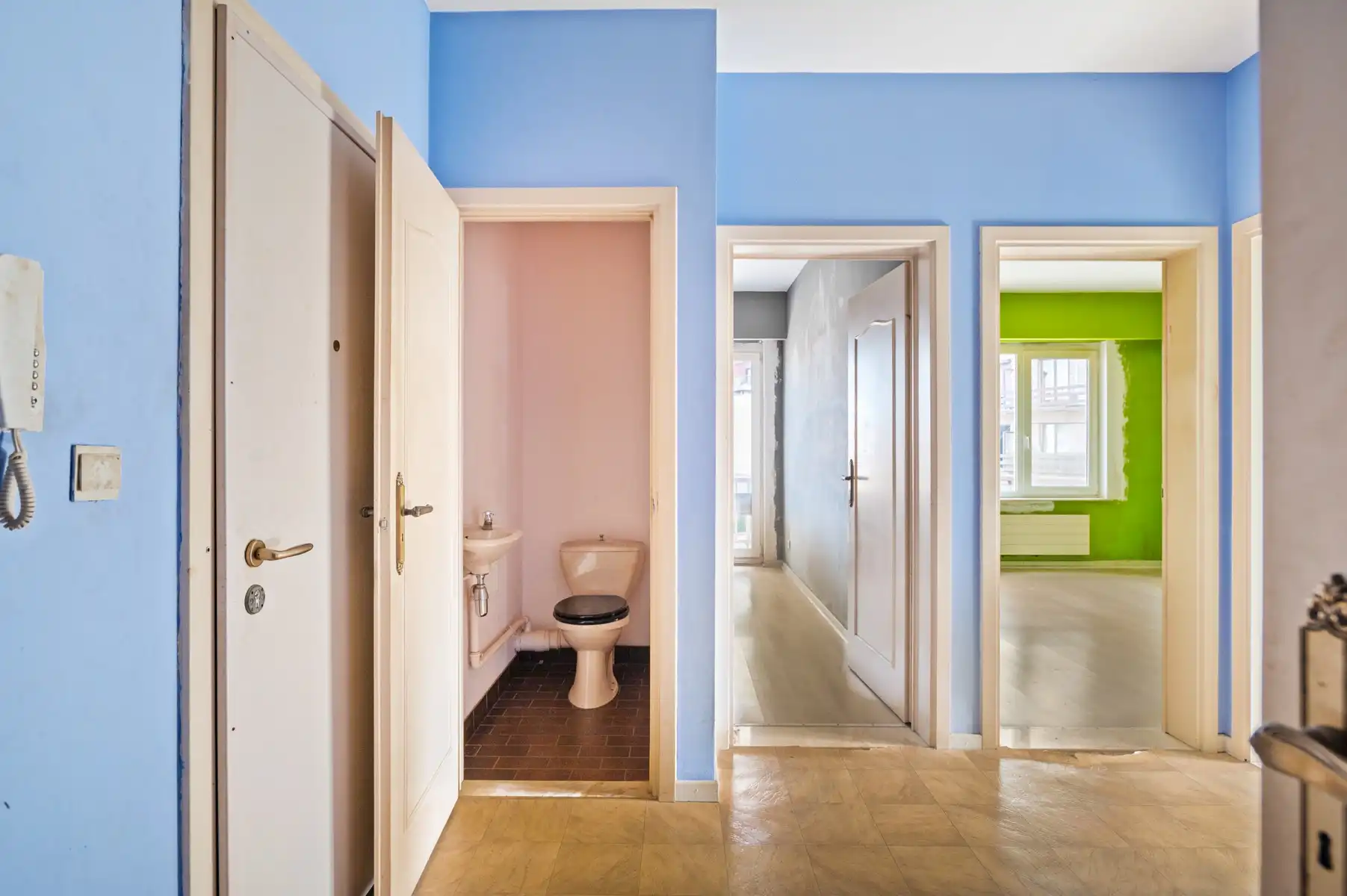 Goed gelegen 3-slaapkamerappartement met garage foto 9