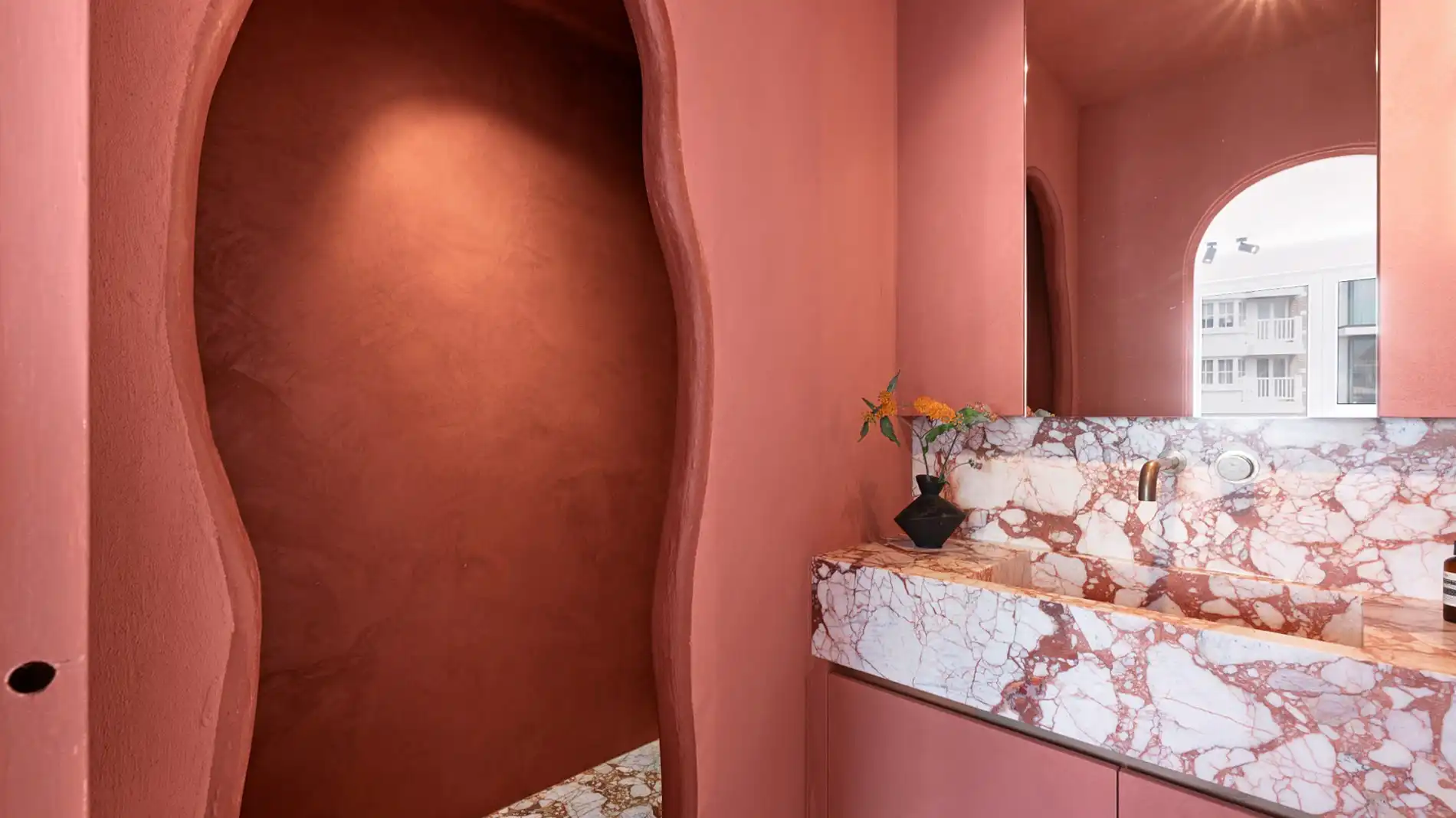 Luxueus gerenoveerd appartement met ZEEzicht, gelegen op het Driehoeksplein. foto 21