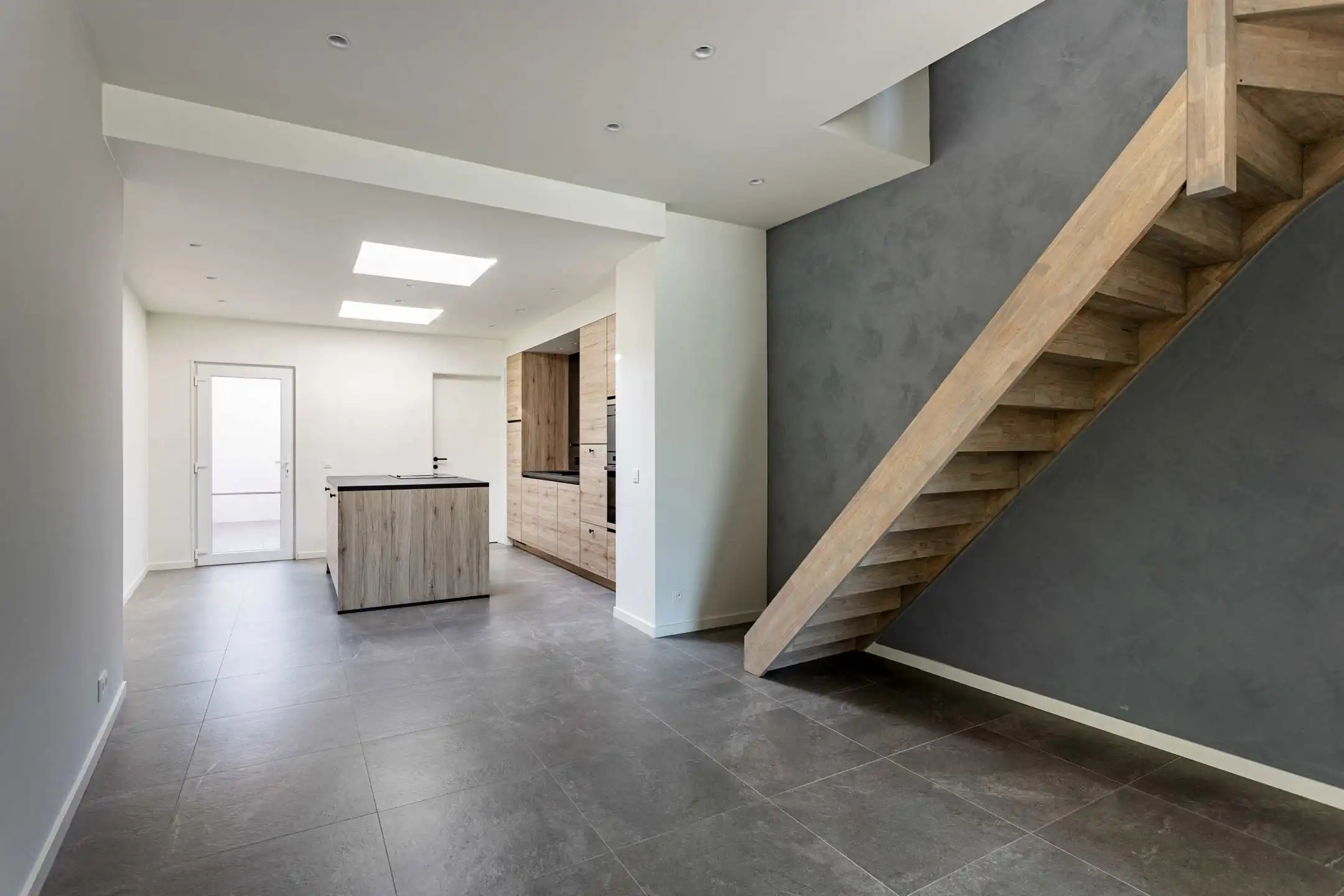 Volledige gerenoveerde, energetische woning met stadskoer! foto 3