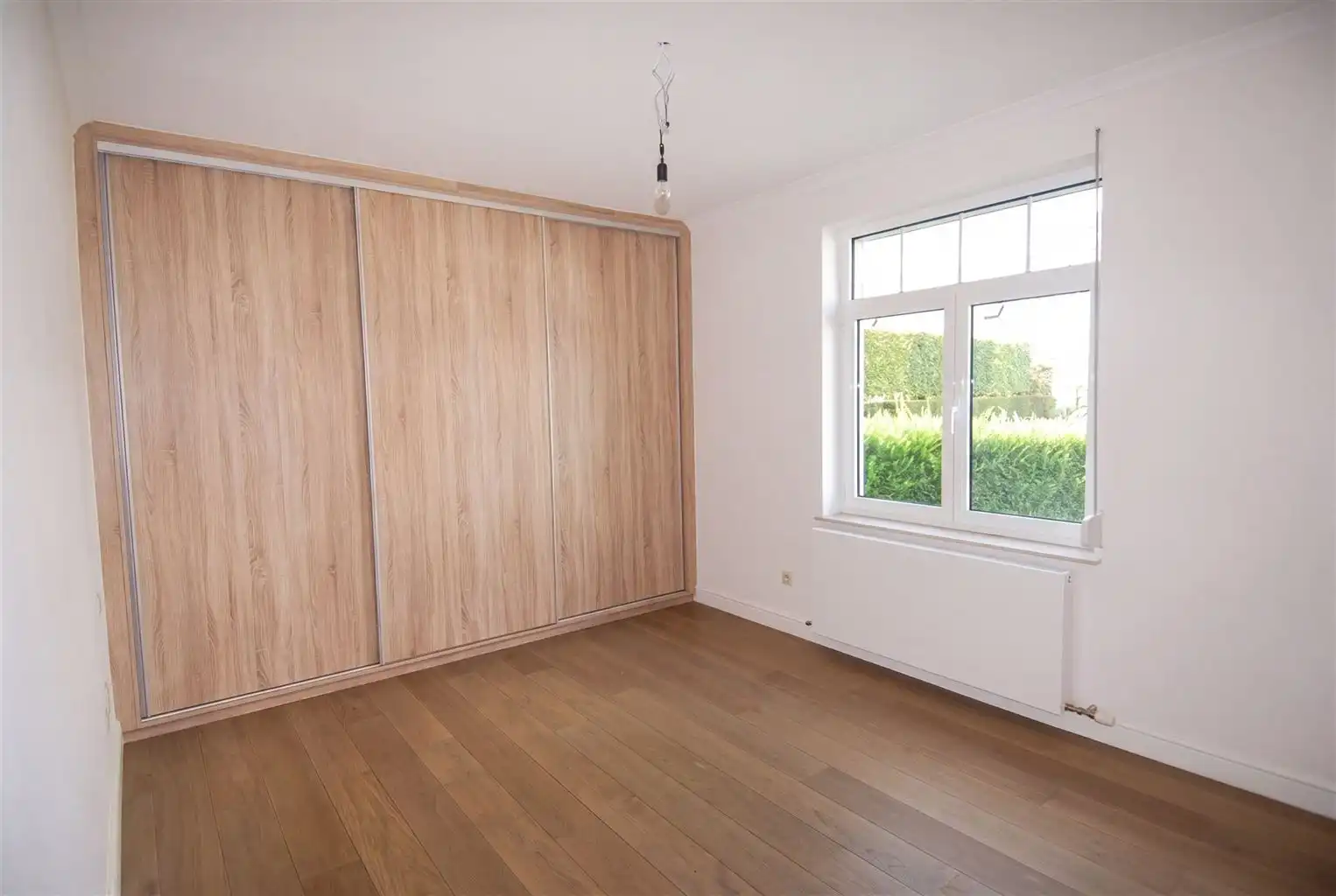 Gelijkvloers appartement met 2 ruime slaapkamers, mooie veranda, tuintje en garage. foto 6