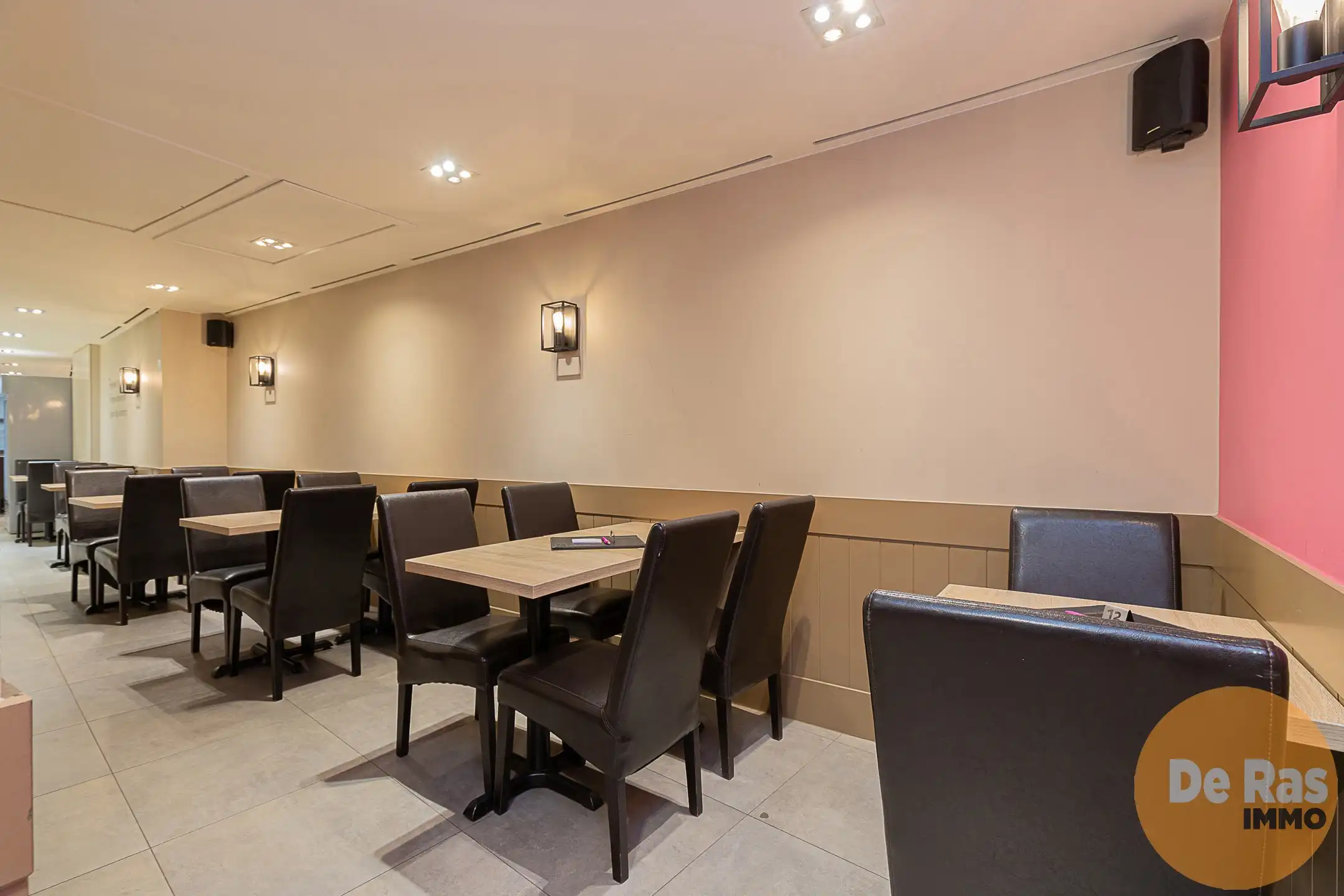 HERZELE – Florerende broodjeszaak op toplocatie met terras foto 8