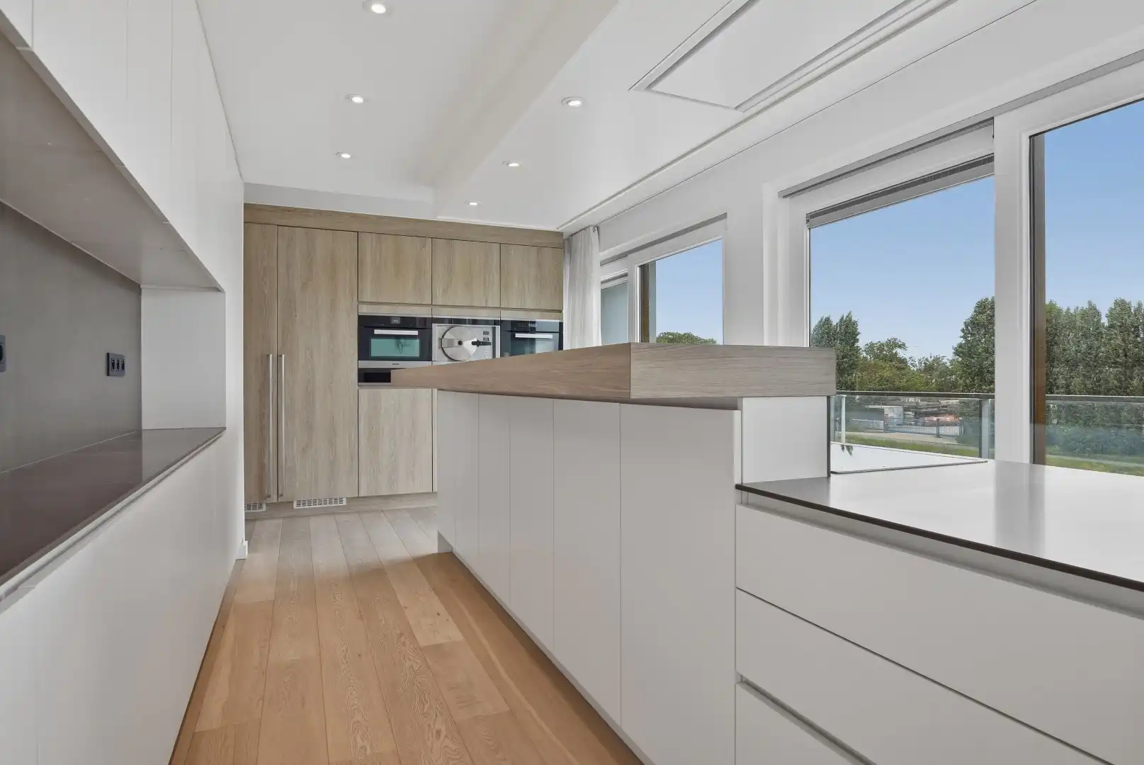 Luxueus praktisch appartement (122m² + 30 m²) met rondom terrassen te Nieuwpoort-Stad foto 3