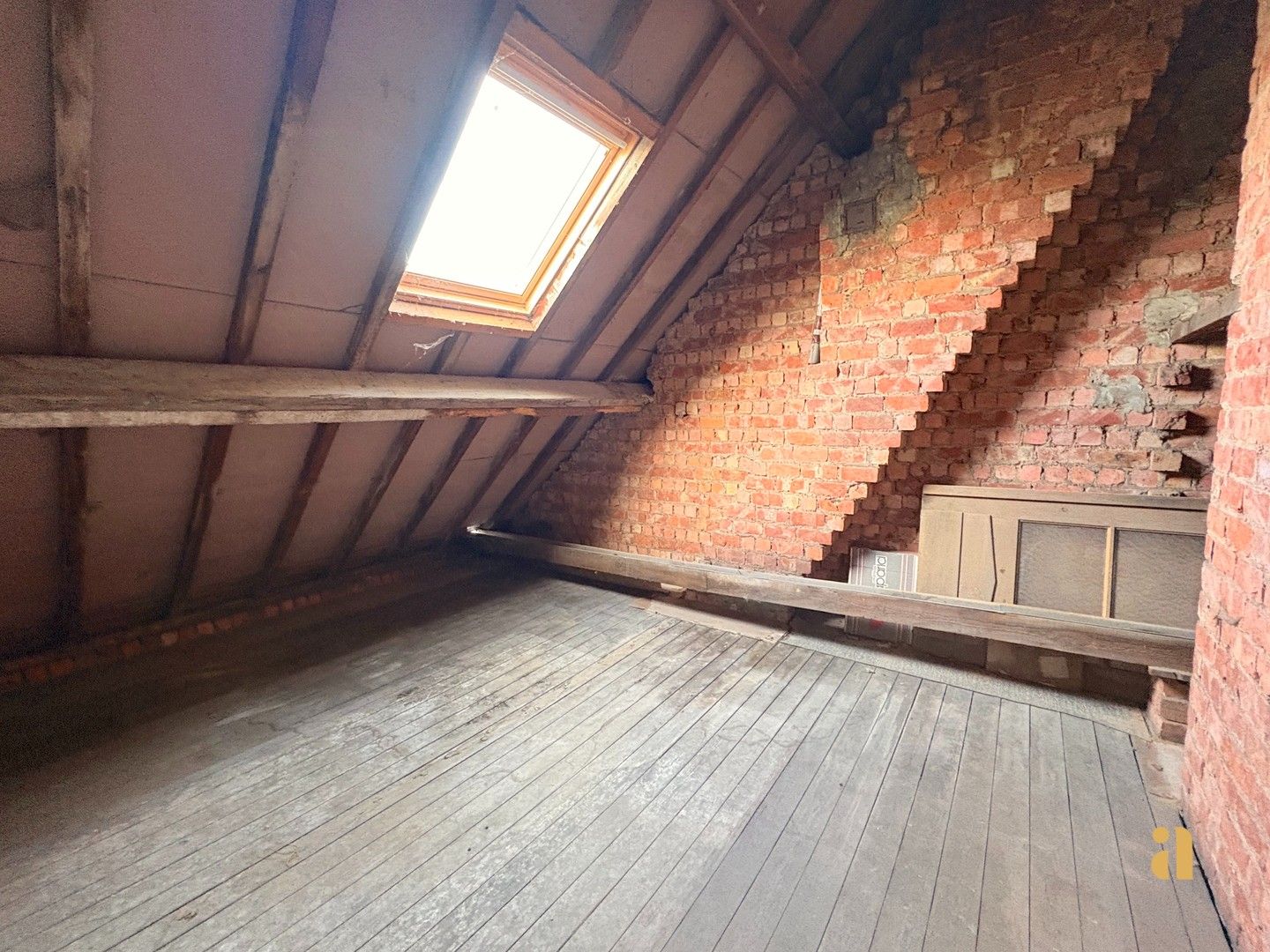 Mooie renovatiekans: ruime tuin en immens veel potentieel foto 25